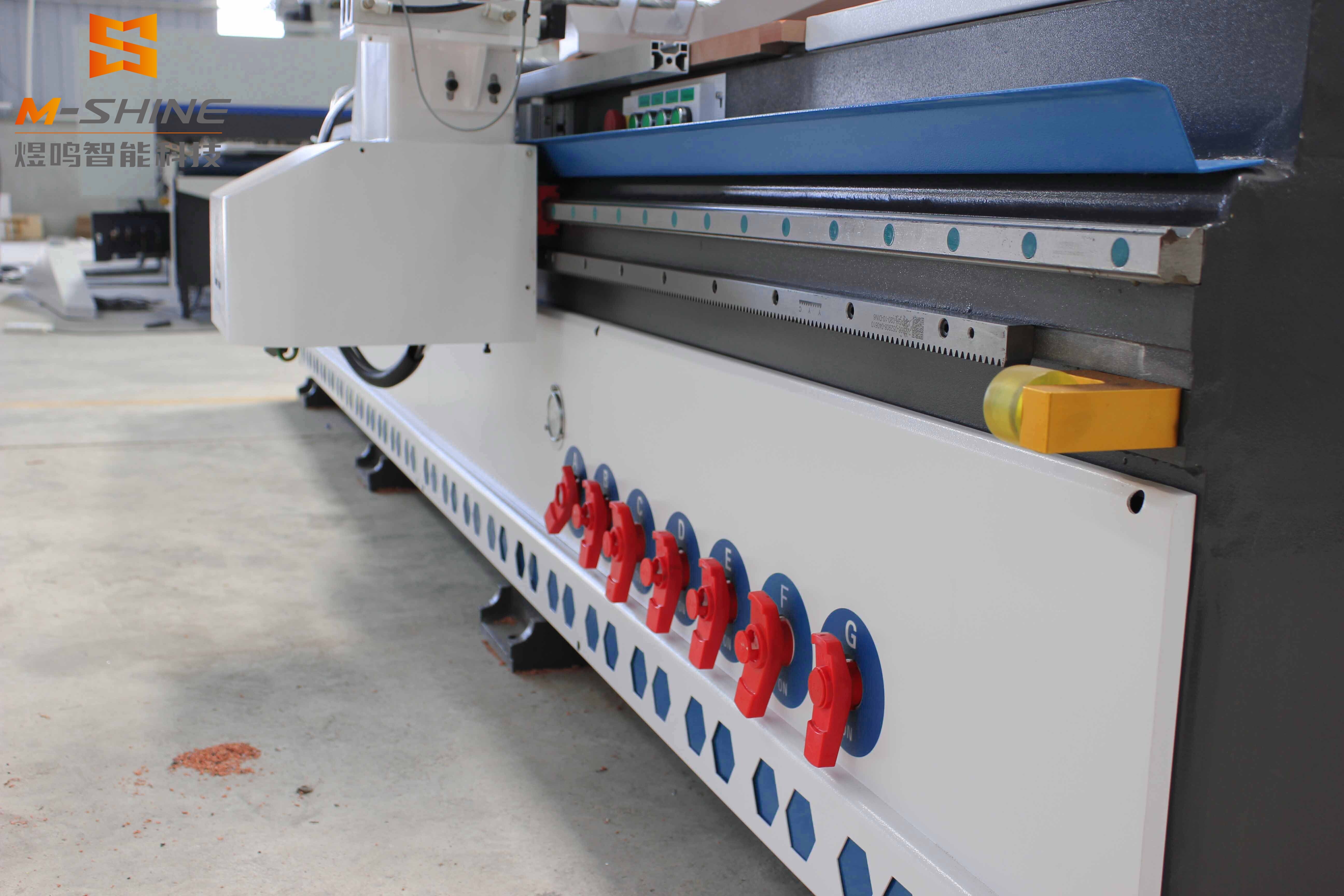 O que é o trilho guia de uma máquina CNC para madeira?