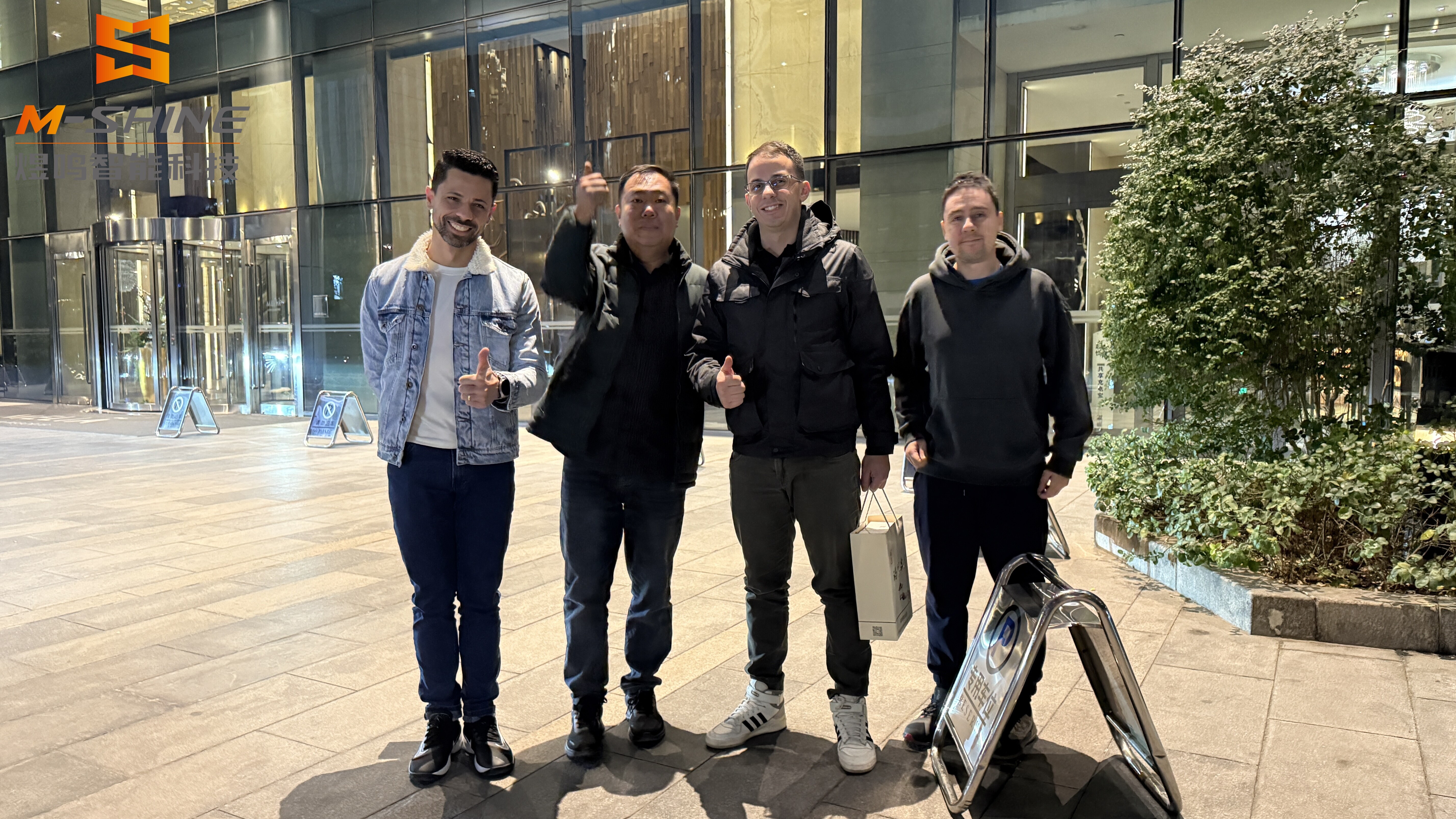 Clientes brasileiros viajaram de longe para obter equipamentos de madeira CNC ATC 2140 de alta qualidade