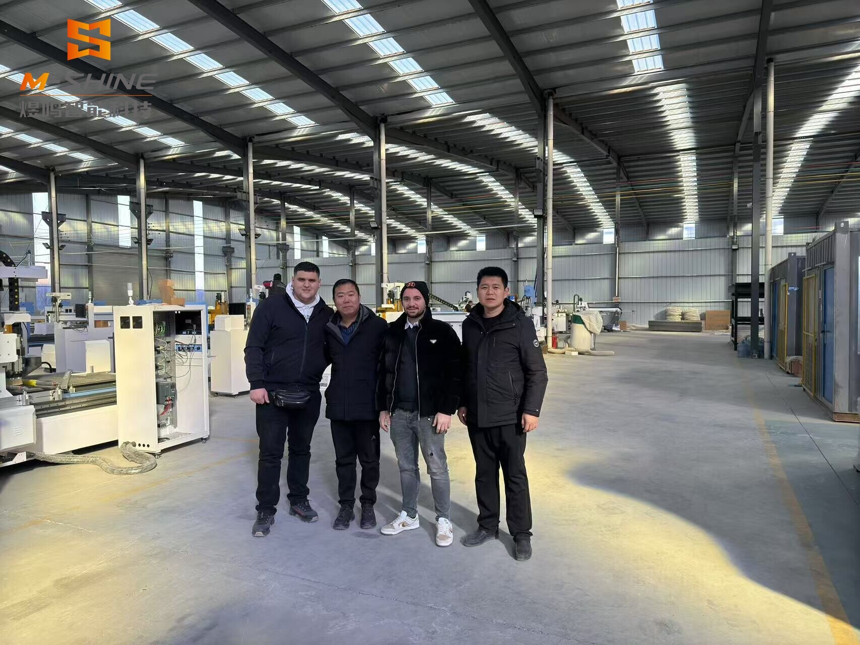 意大利客户选定的家具生产线，高精度封边机+智能六面钻