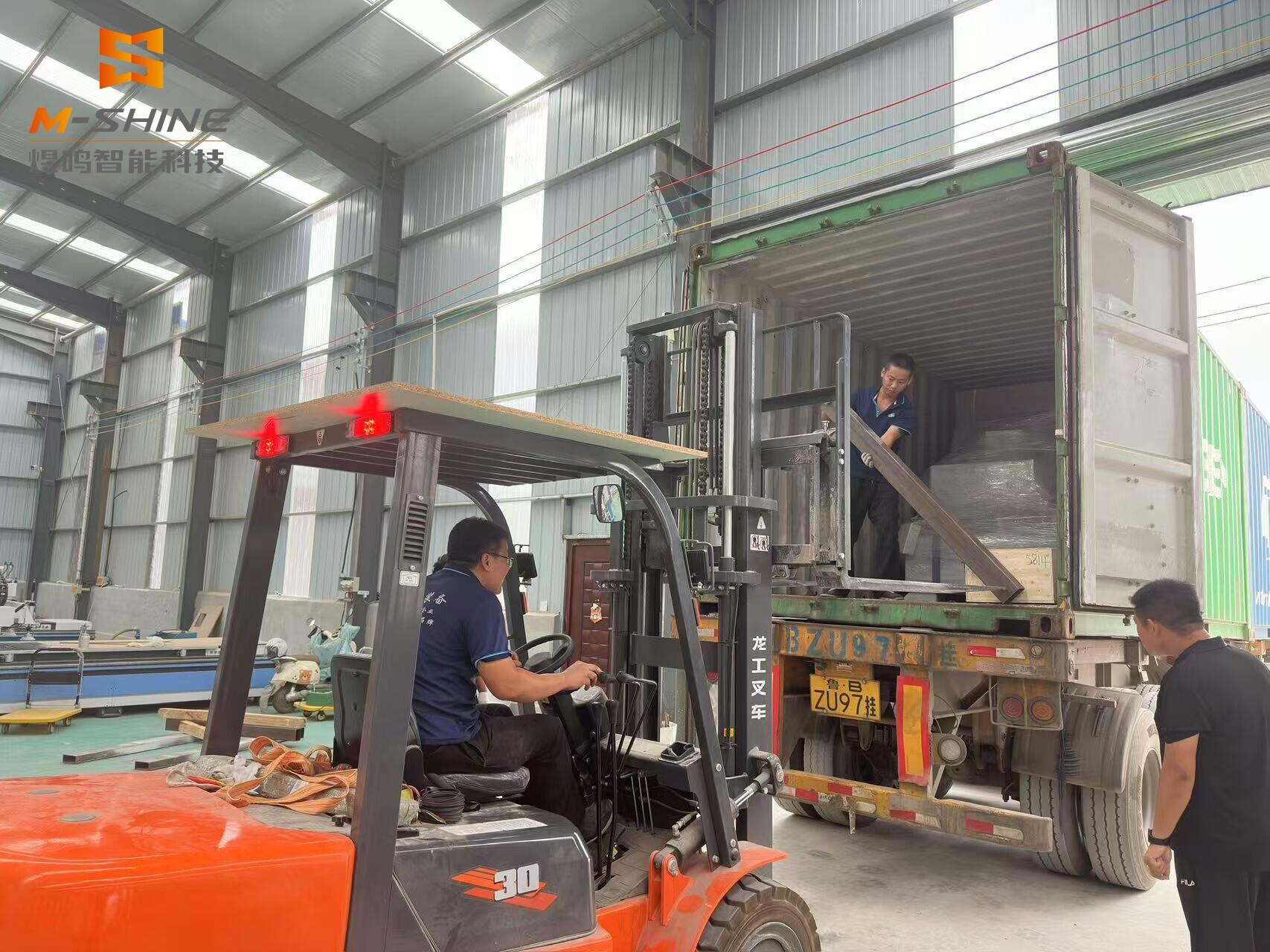 中国高端 1328/2130/2140atc 数控铣床起航，助力马其顿家具制造业腾飞