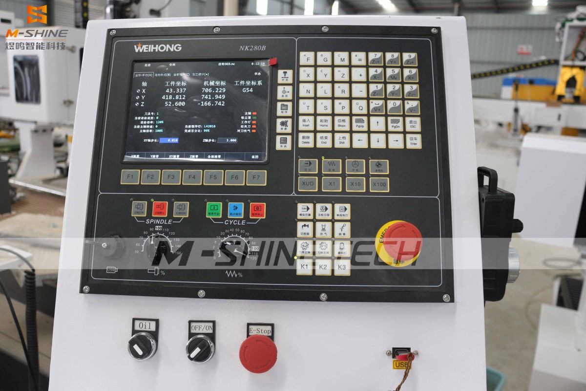 用于玻璃纤维、胶木、PE板和铝板加工的高精度数控铣床 IMG_7567