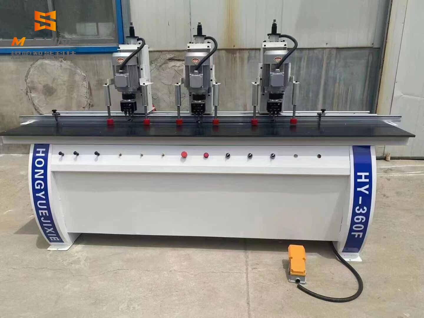 آلة المفصلات متعددة الوظائف CNC