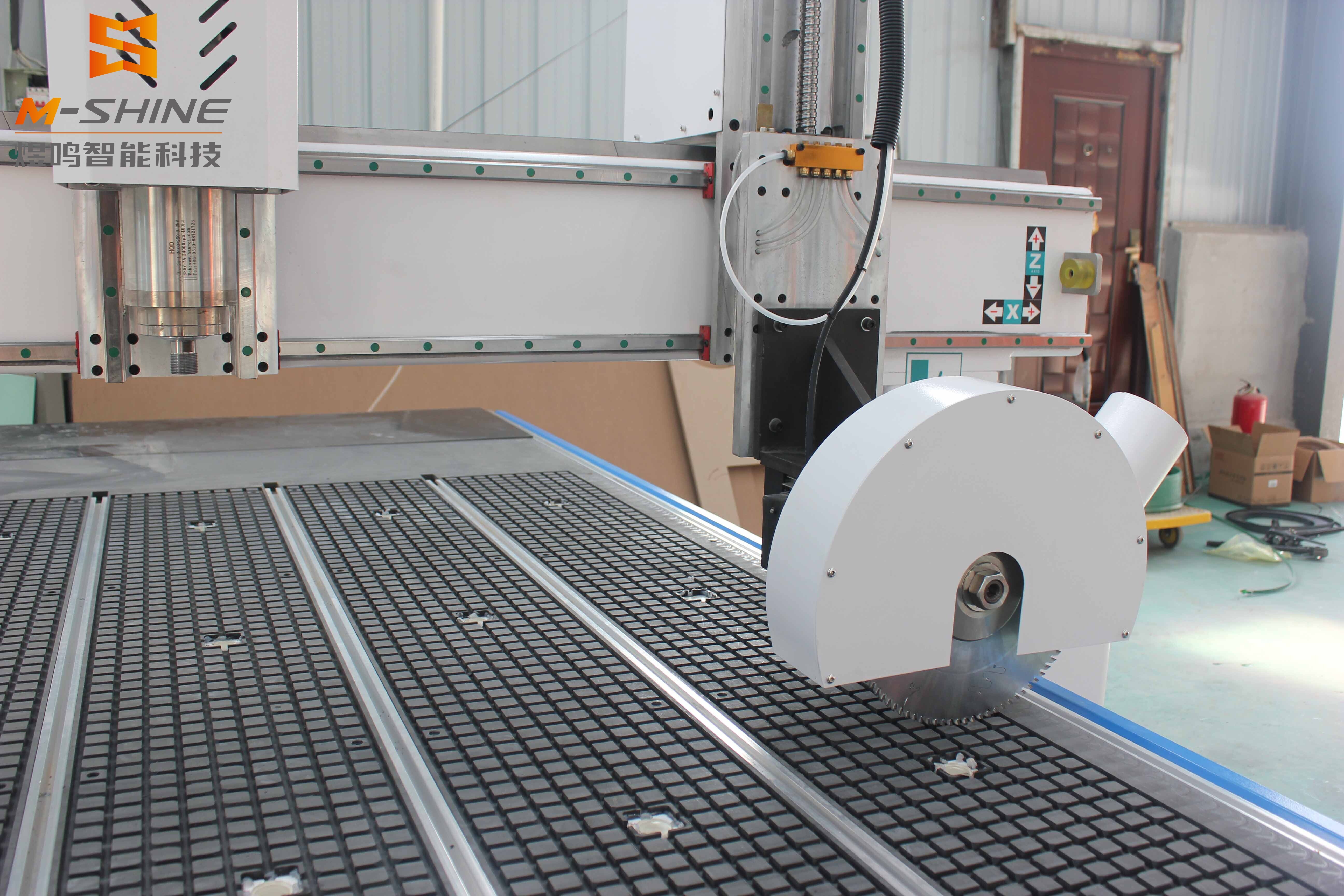 ماكينة نقش 1325 مزودة بشفرة منشار