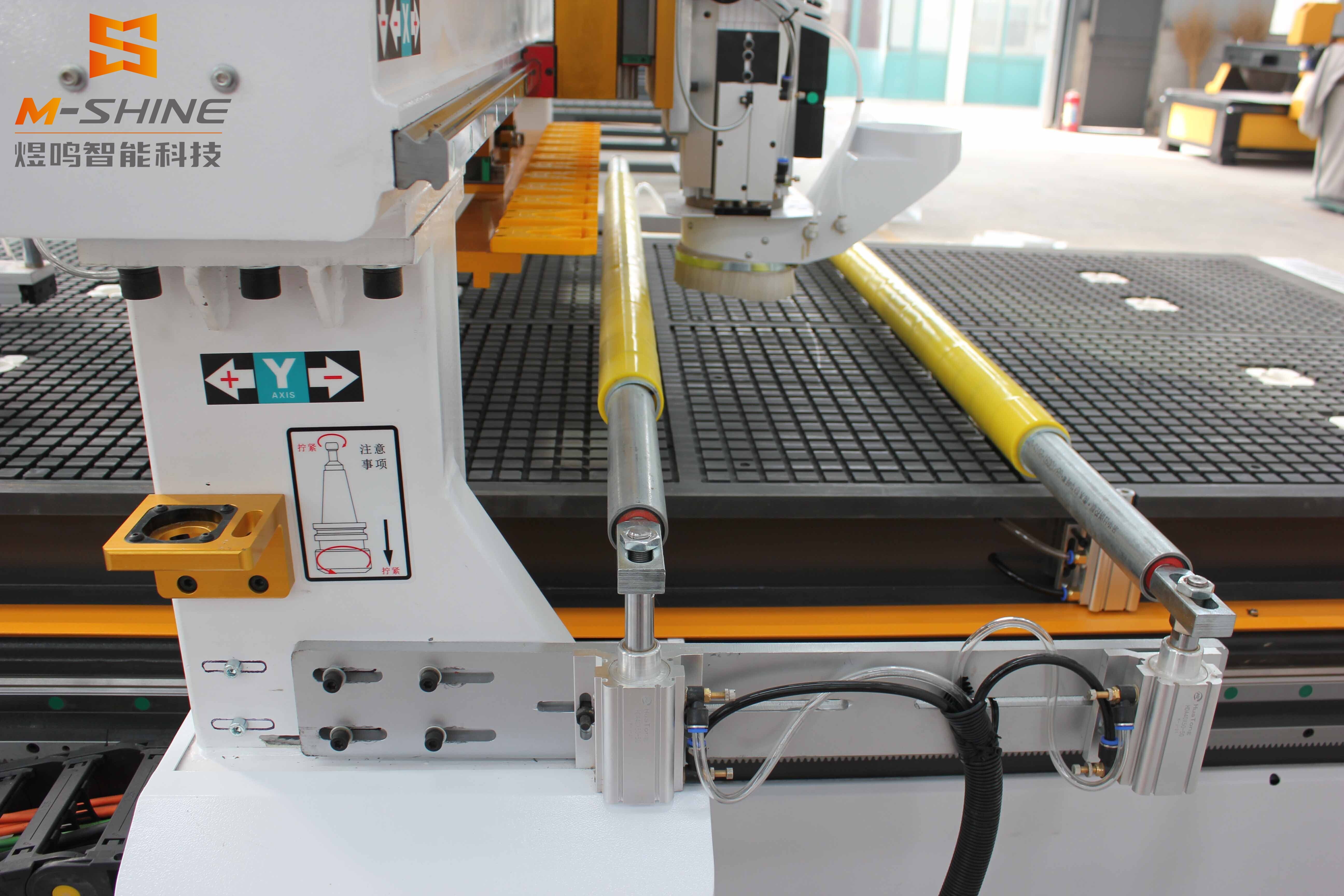 فهم بكفاءة أسطوانة الضغط في جهاز التوجيه CNC للأخشاب بنظام ATC