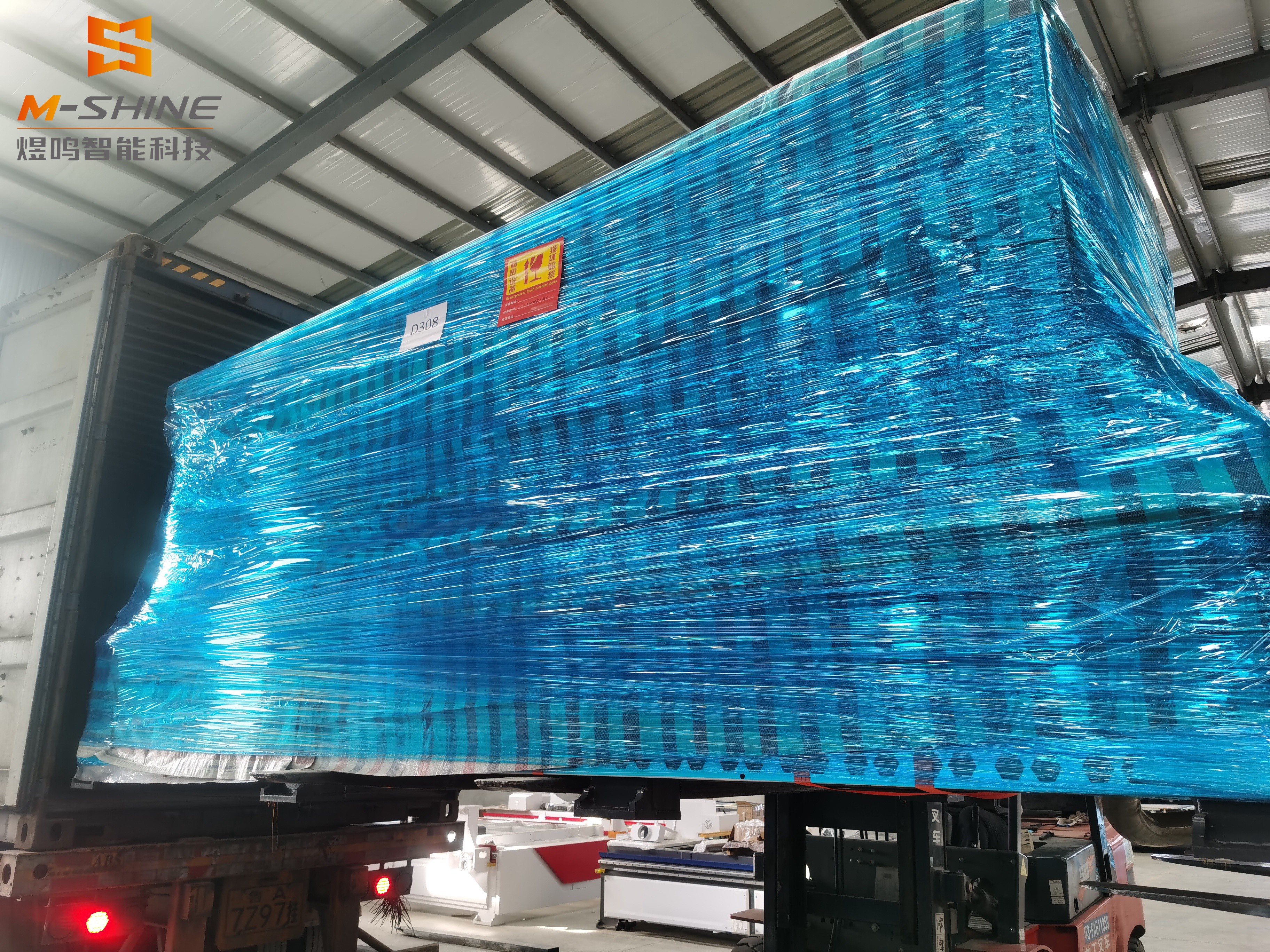 كيف يتم تعبئة ماكينة النقش على الخشب بشكل صحيح في صندوق قبل الشحن؟