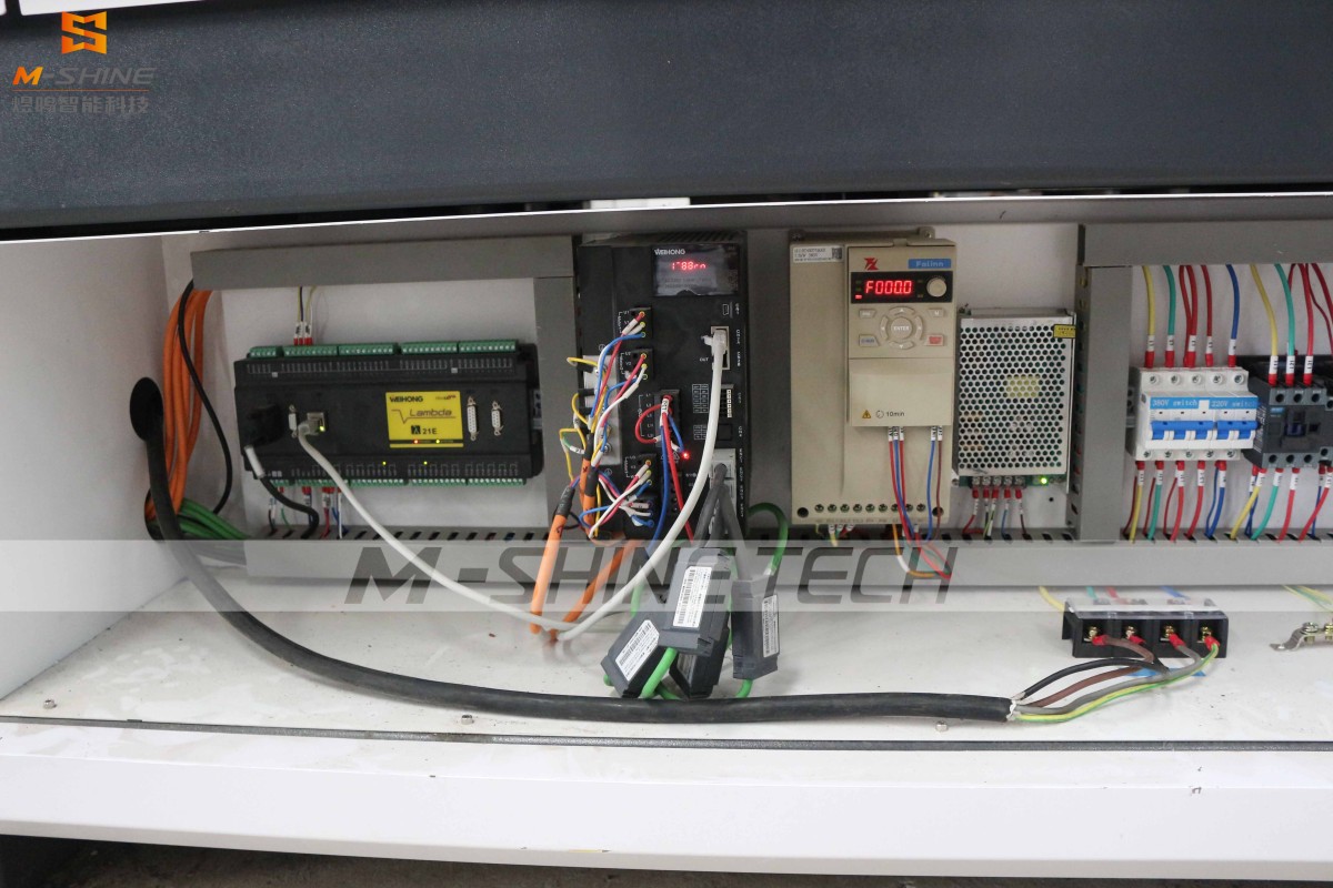 آلة تفريز CNC عالية الدقة لمعالجة الألياف الزجاجية والبُكاليت وألواح PE وألواح الألومنيوم IMG_7601