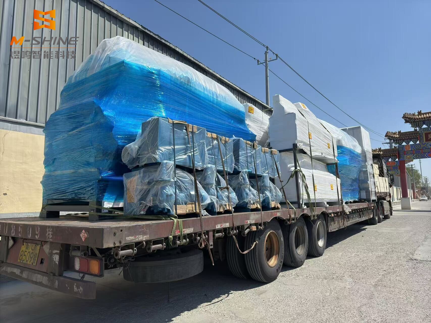 Jinan M-shine machinerie de travail du bois, avec son excellente qualité, est à nouveau envoyée en Russie