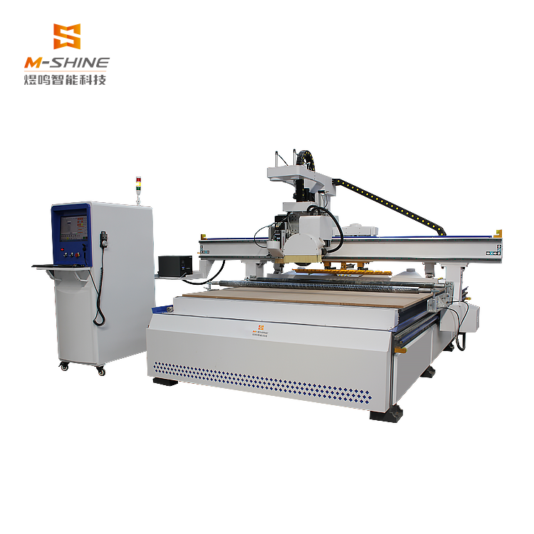 M-shine 2130 4axis woodworking multi-functional ATC CNC equipment with saw blades and an automatic labeling system (équipement CNC ATC multifonctionnel pour le travail du bois avec des lames de scie et un système d'étiquetage automatique)