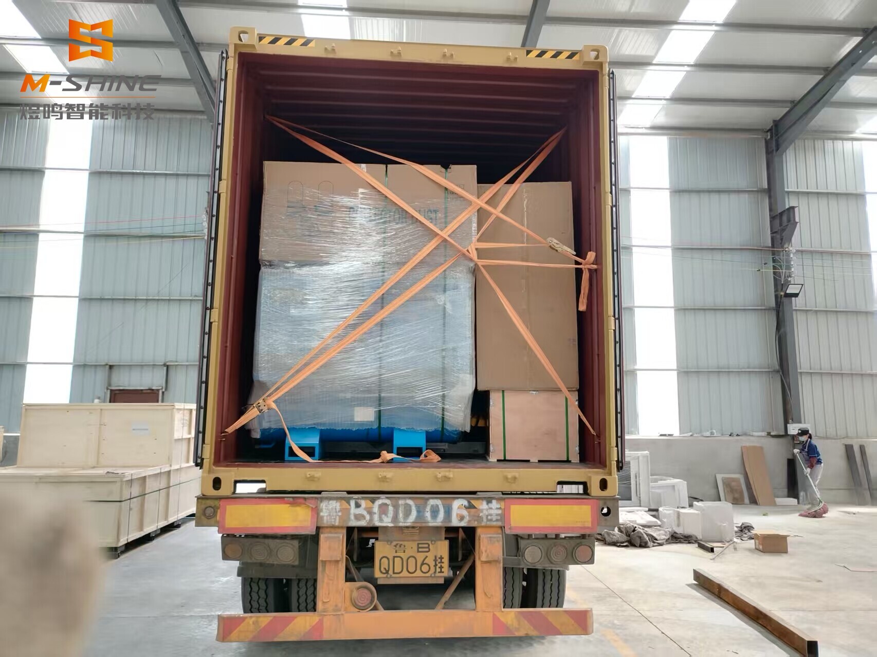 JINAN M-SHINE schickt erfolgreich mehrere ATC- und CNC-Fräsmaschinen 2040 nach Bolivien