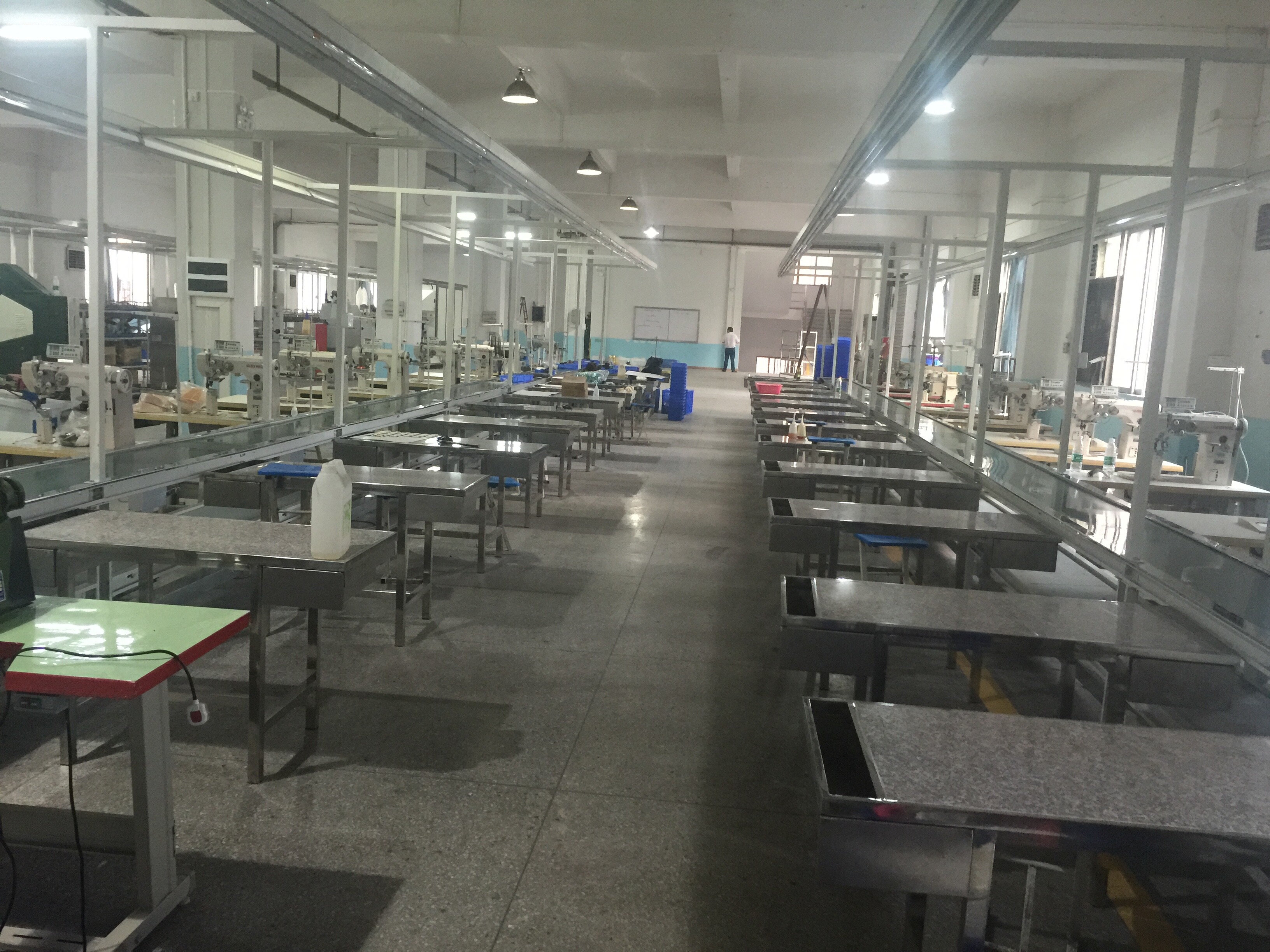 R-9899C Línea de montaje de automóviles con agujas de correa