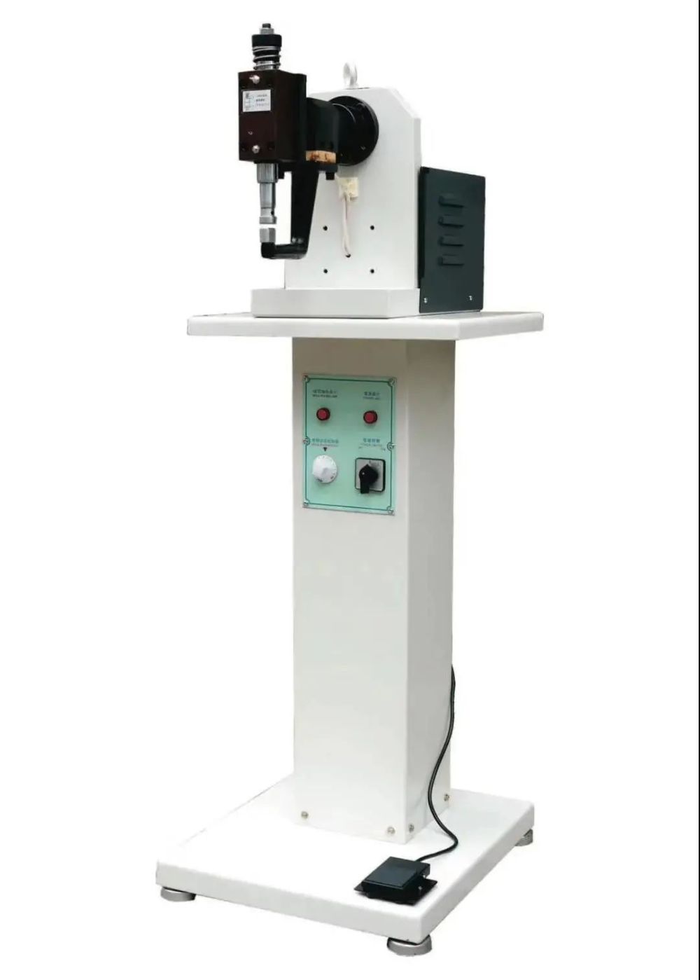 R-102 Máquina aplanadora de puntas con martillo