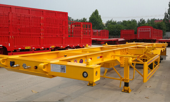 The Differences Between Skeletal Container Trailers and Box Trailers