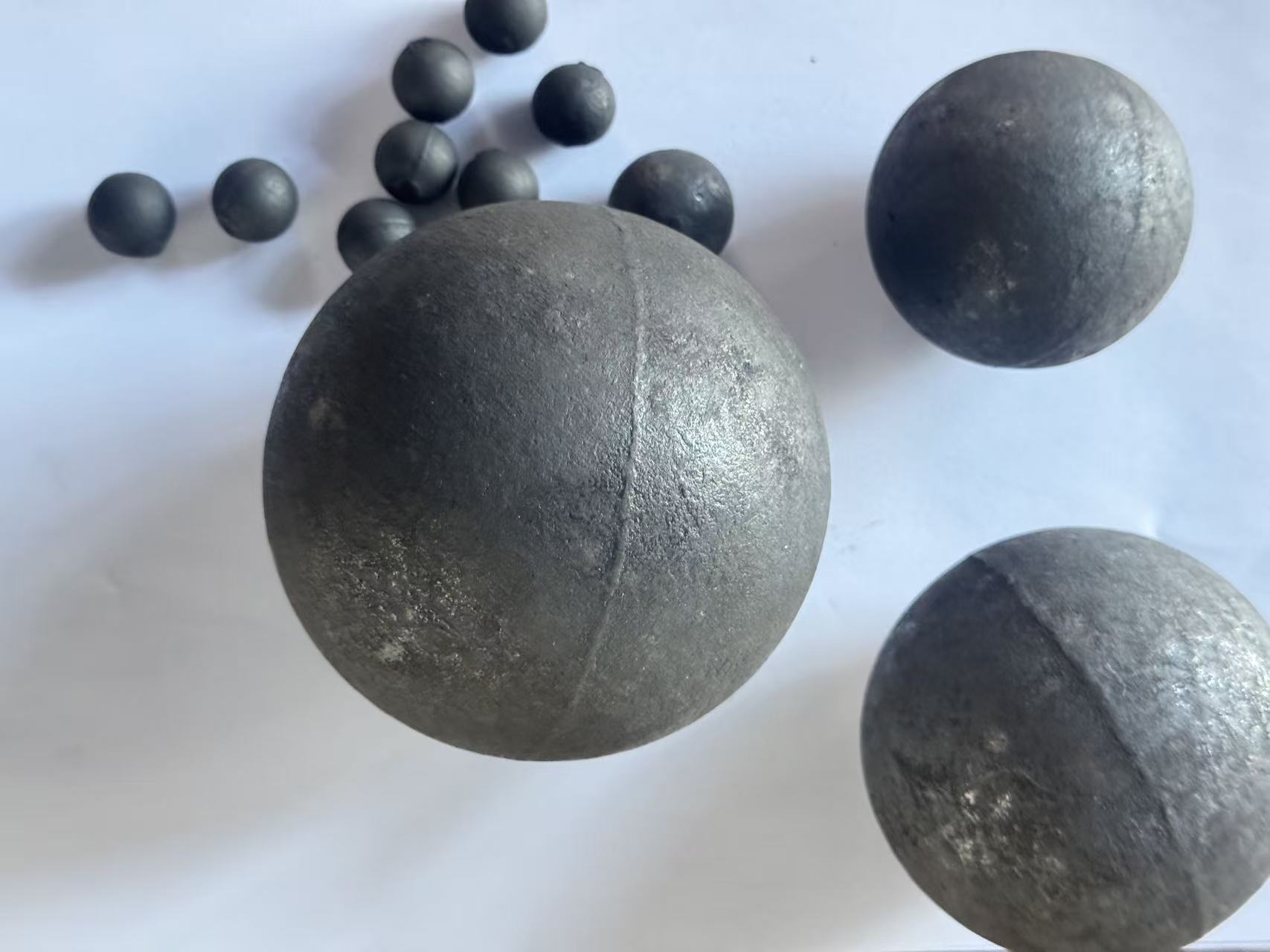 Nb-Alloyed 10% Chrome Cast Balls for Cement Mills 