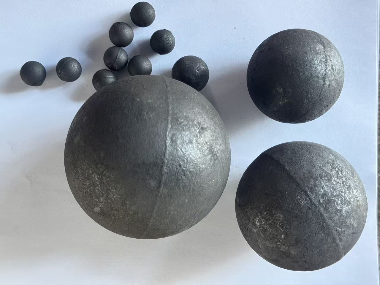 Nb-Alloyed 10% Chrome Cast Balls for Cement Mills 