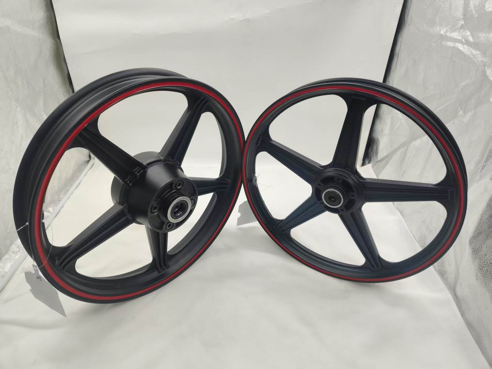 New Wuyang Rear Wheel Matte Black Full Spray Dispensing Machine Red Edge - Standard Assembly - Ordinary Packaging