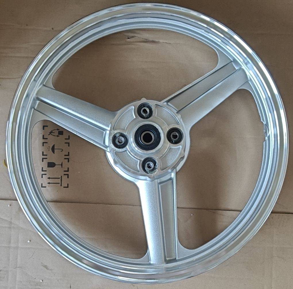 Queen Wheel (75)MT1.85/18 MT2.15/18 Flash White Fine Car - Standard Assembly - Ordinary Packaging