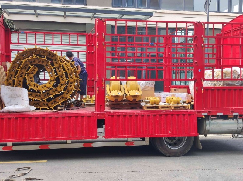 Shantui spare parts shipping (2).jpg