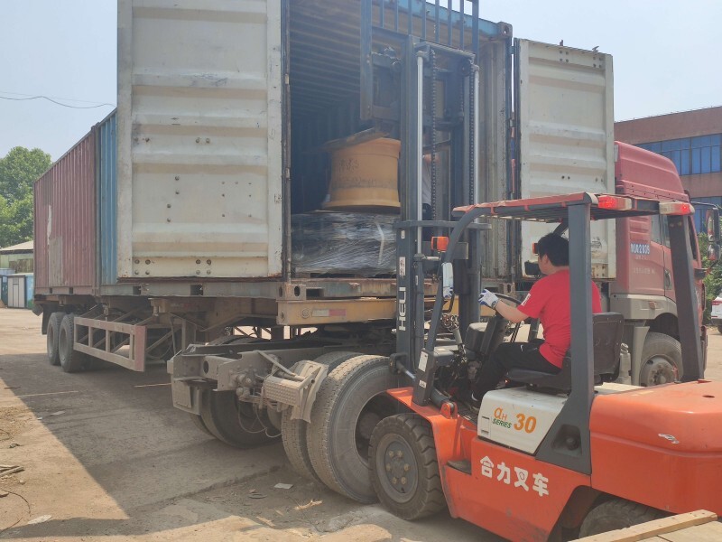 Shantui spare parts shipping (4).jpg