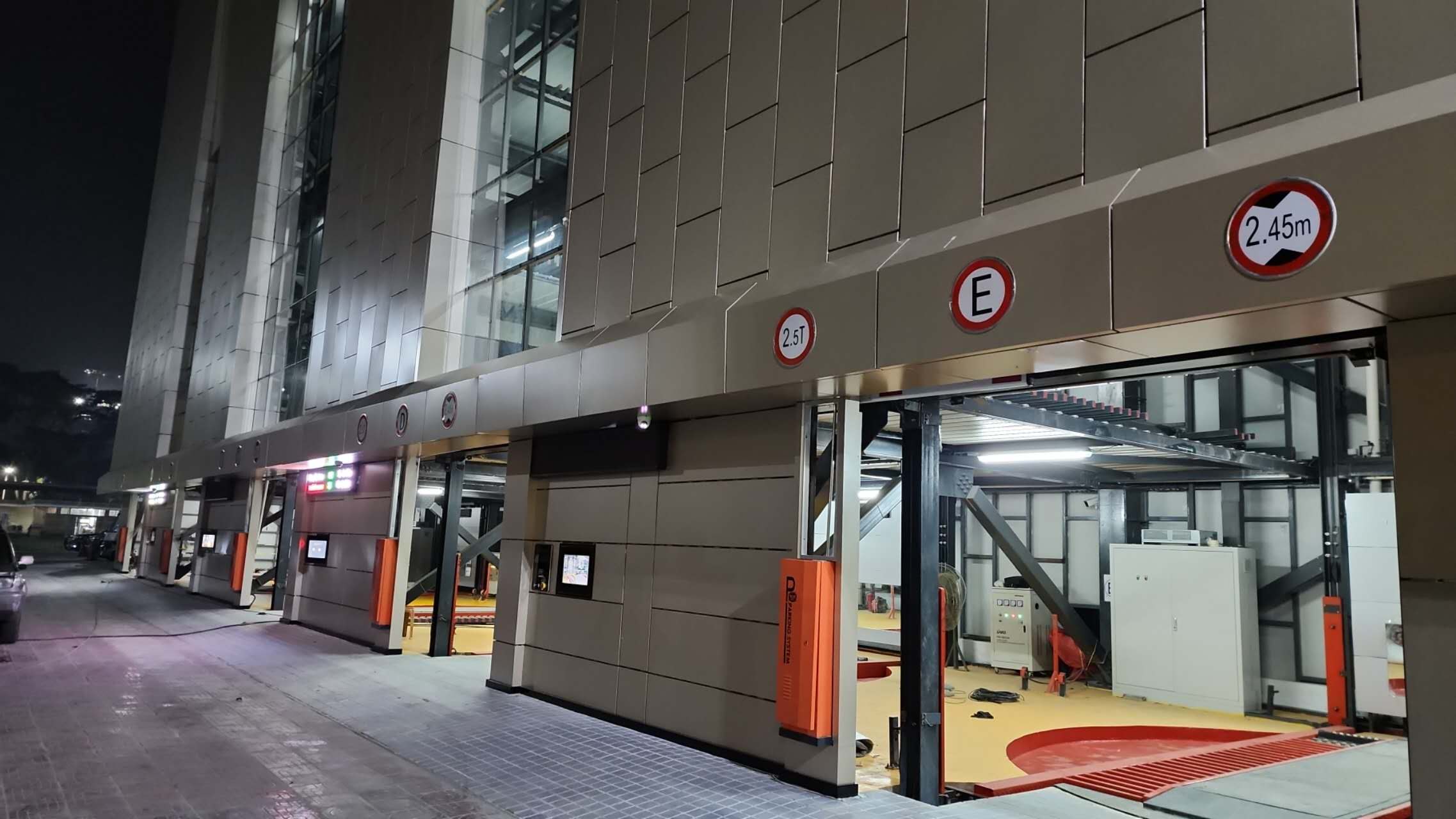 Bangladesh - 15 vertical lifting parking system - 150 car spaces