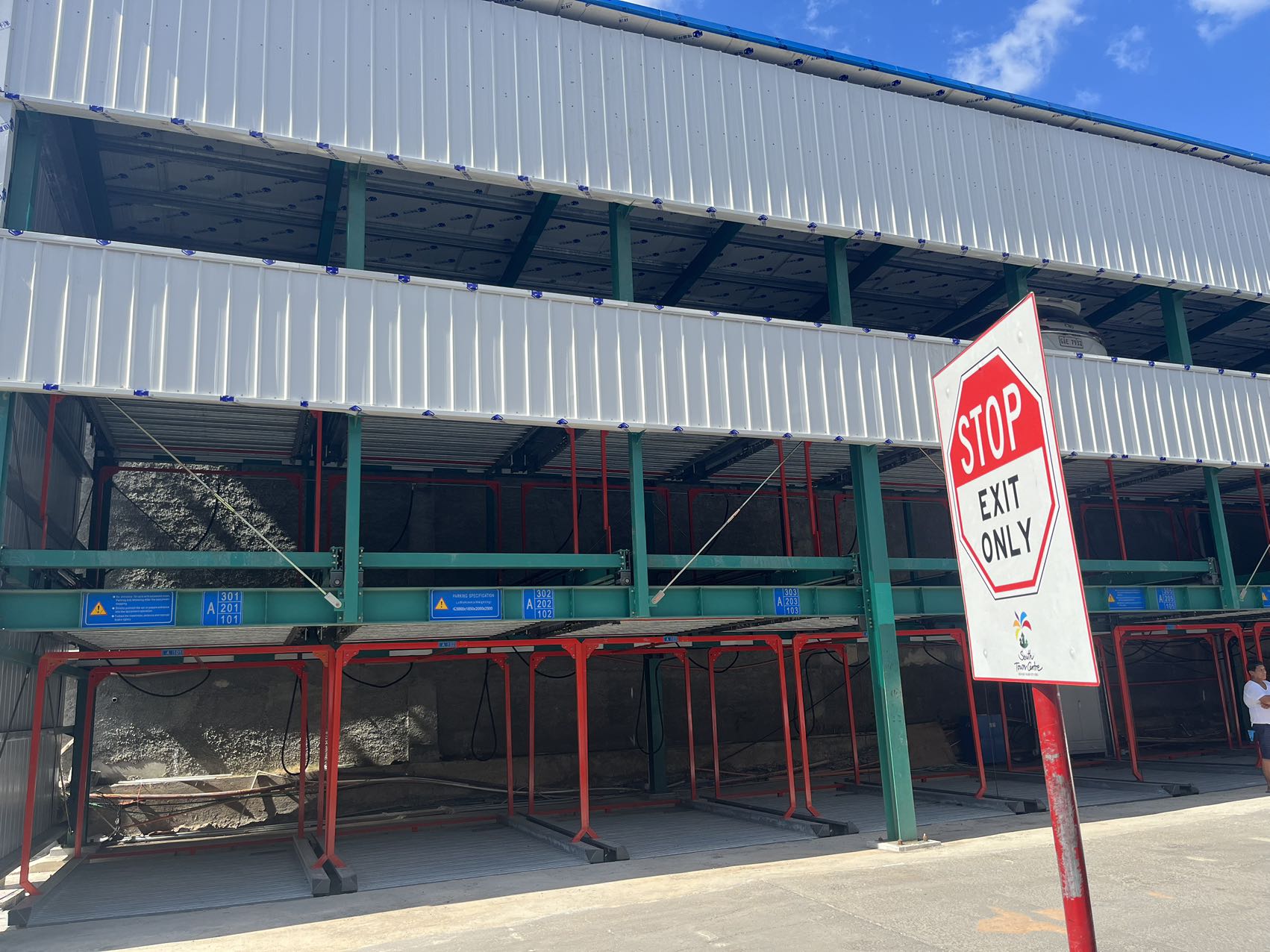 Philippines - 3 level puzzle parking system - 31 car spaces