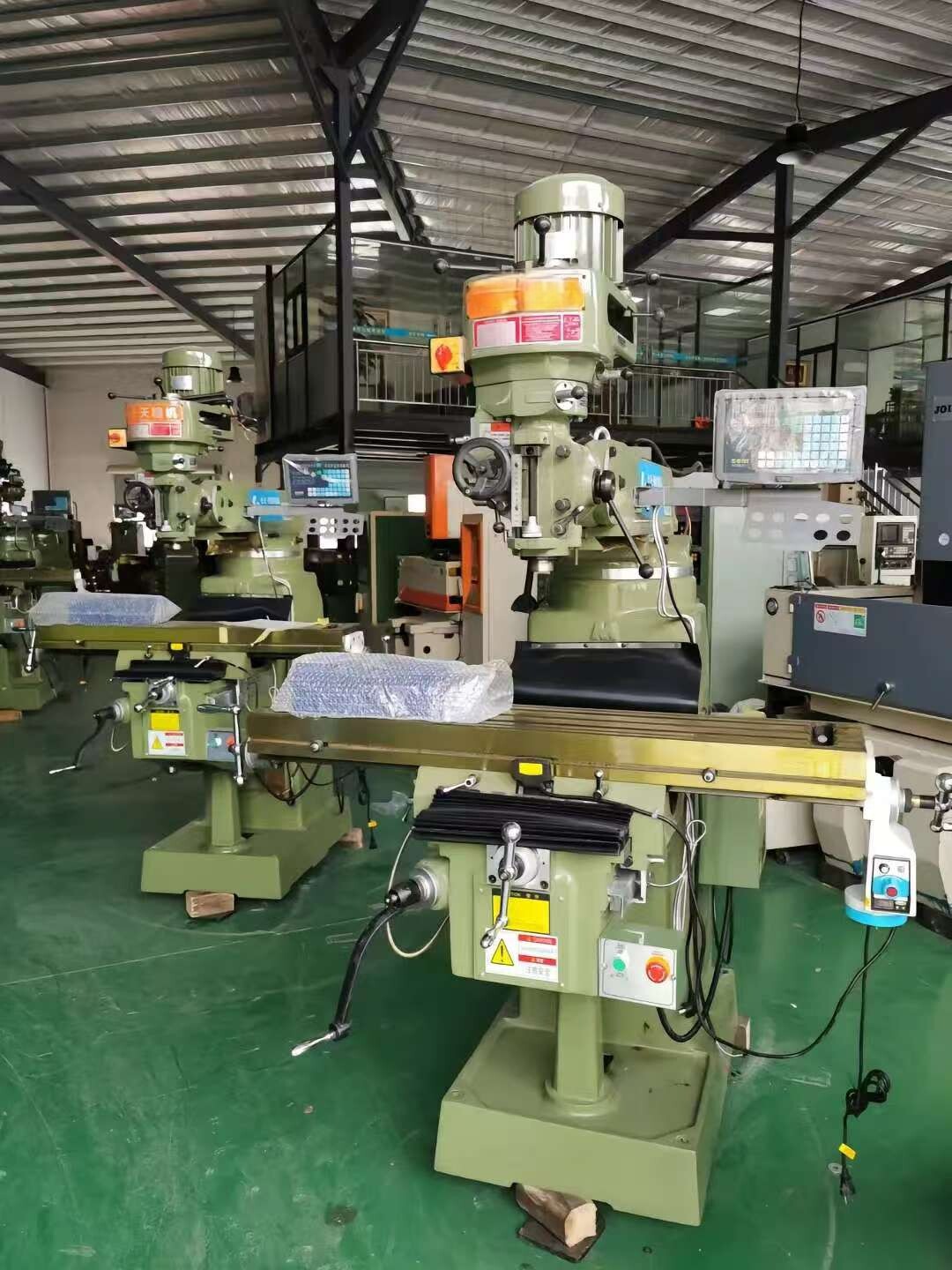 Universal milling machine