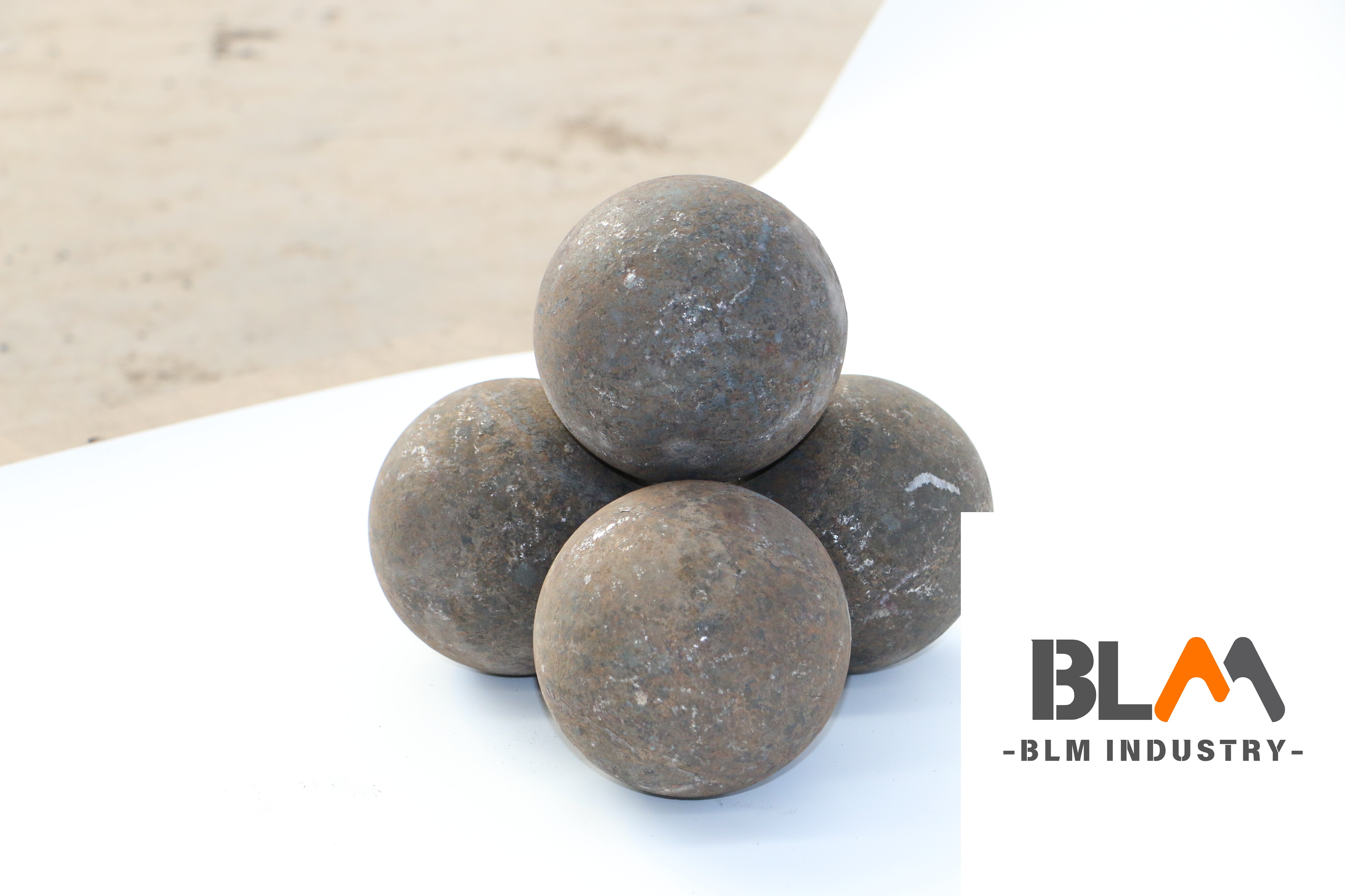 Bola de acero forjada para medios de molienda de 10 mm a 200 mm