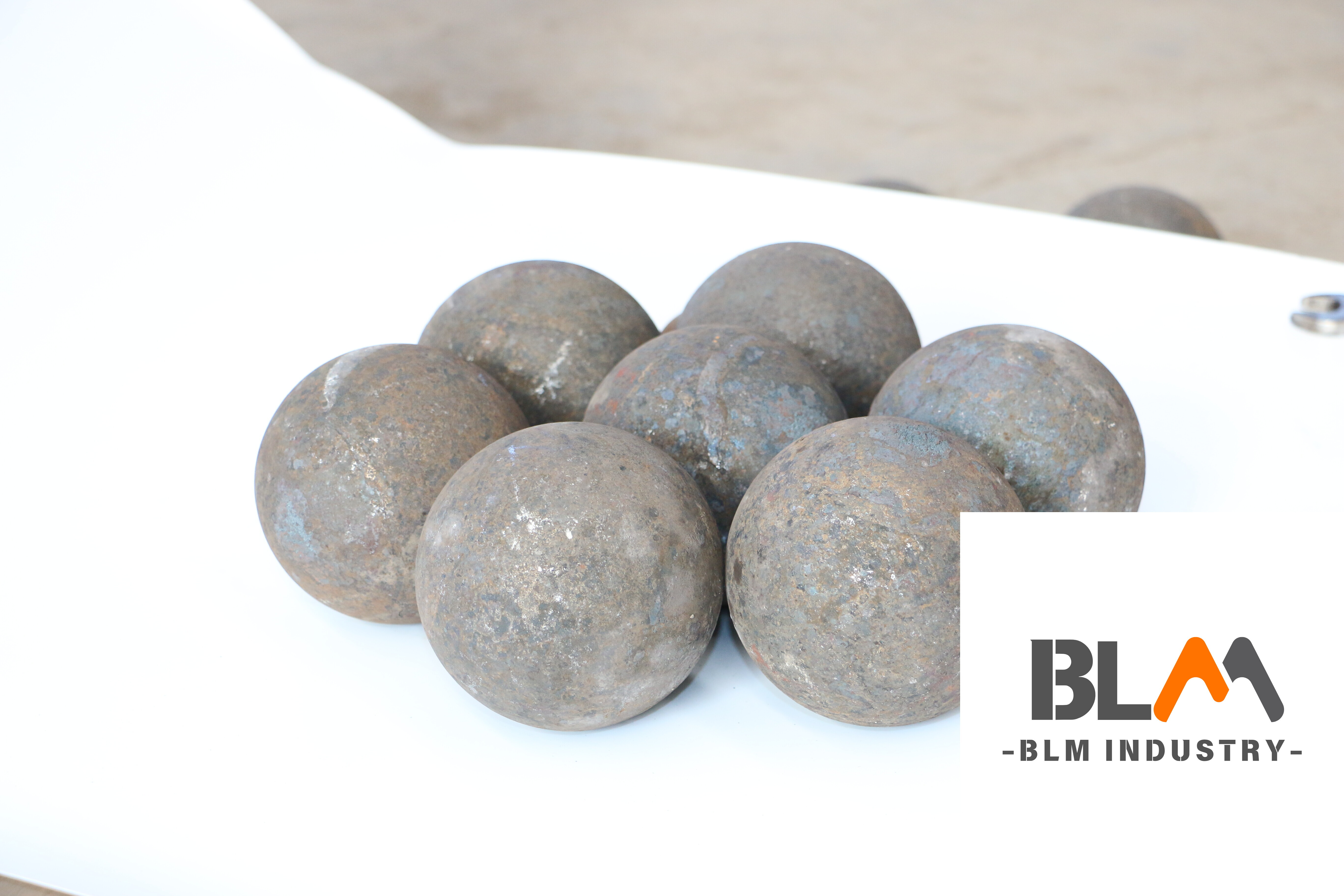 Bola de acero forjada para medios de molienda de 10 mm a 200 mm