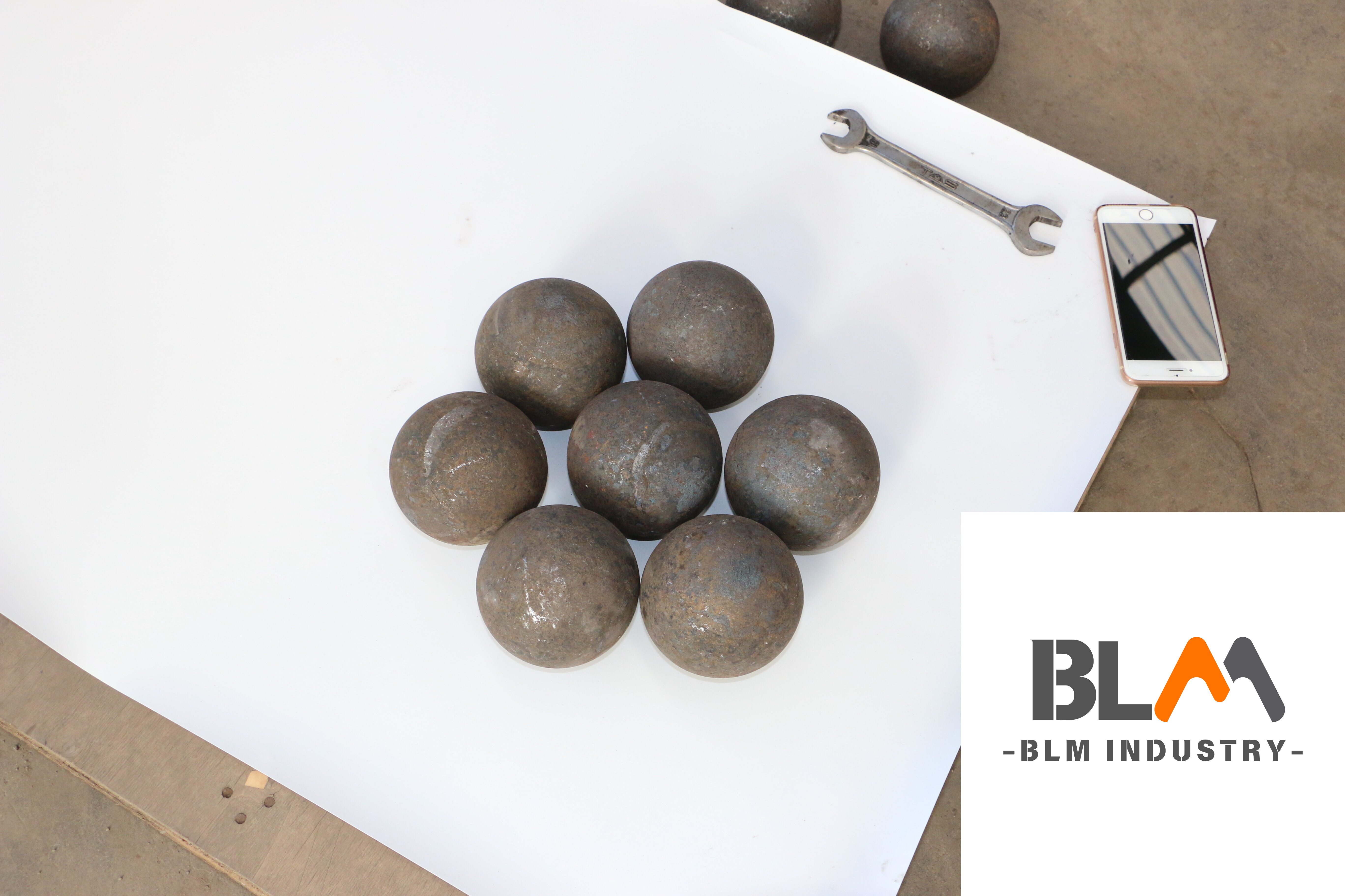 Bola de acero forjada para medios de molienda de 10 mm a 200 mm