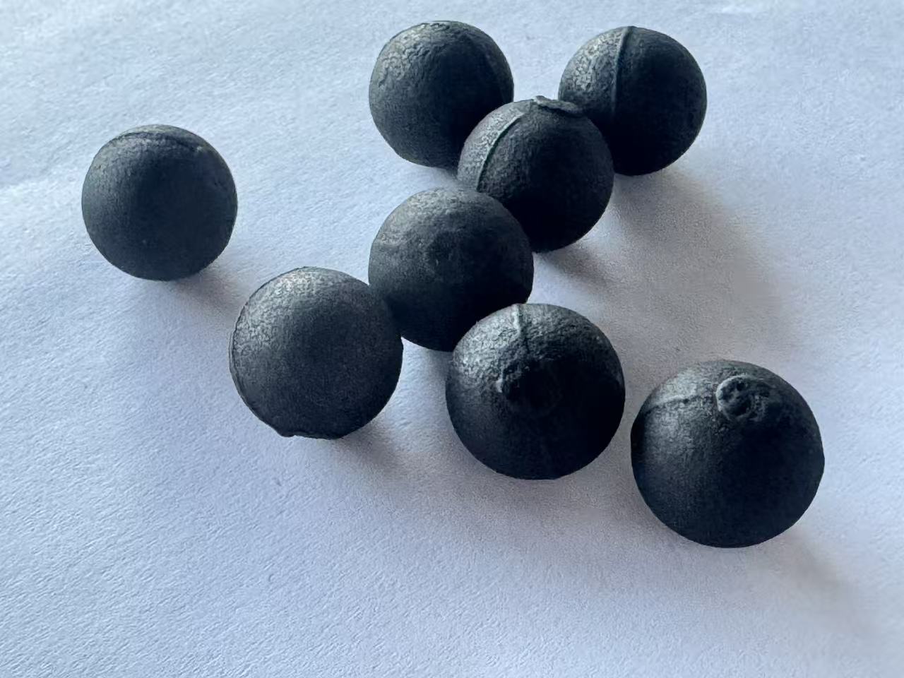 Bolas de acero fundido al cromo microaleado con Nb para grandes molinos de cemento de 3.2-5m | 50% mayor tenacidad | Tasa de rotura <0.8% | Súper resistencia a la corrosión