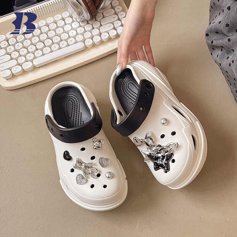 Women's sandals can be customized