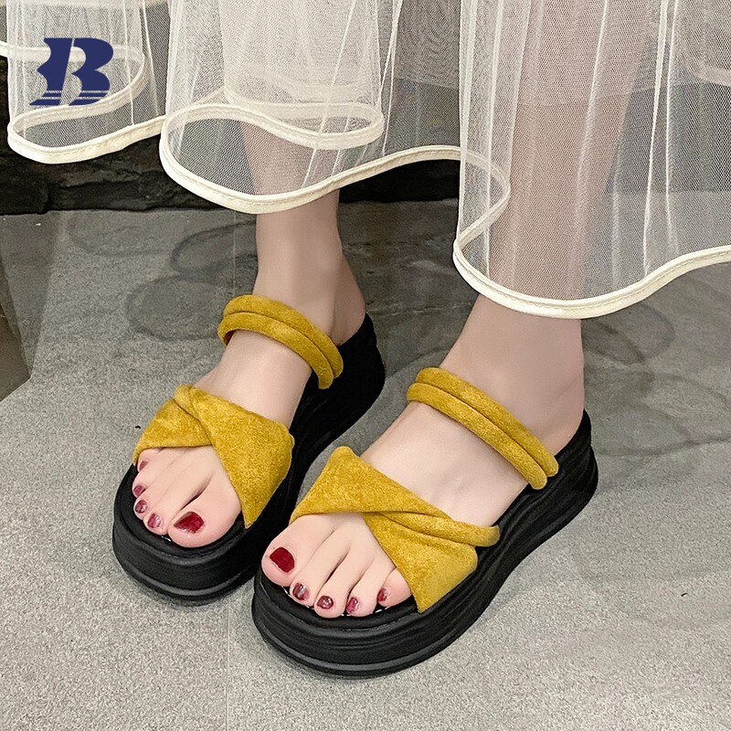 Women's sandals can be customized