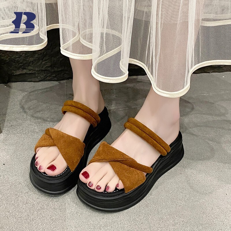 Women's sandals can be customized