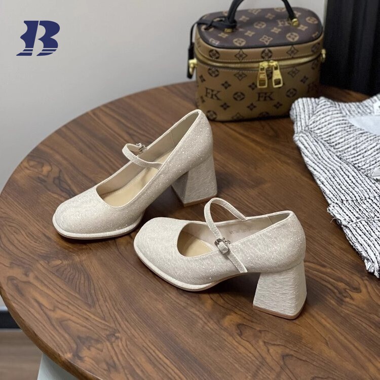 Women's sandals can be customized