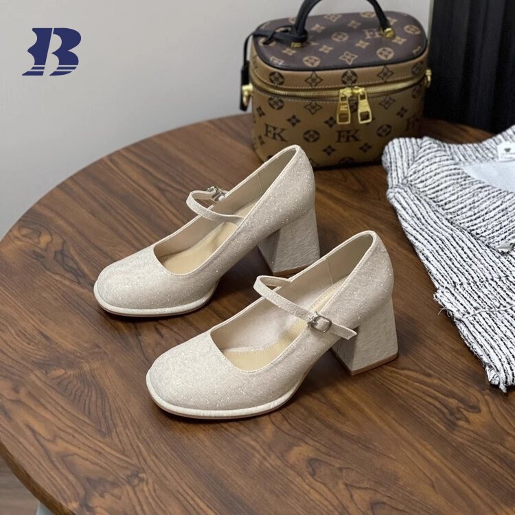 Women's sandals can be customized