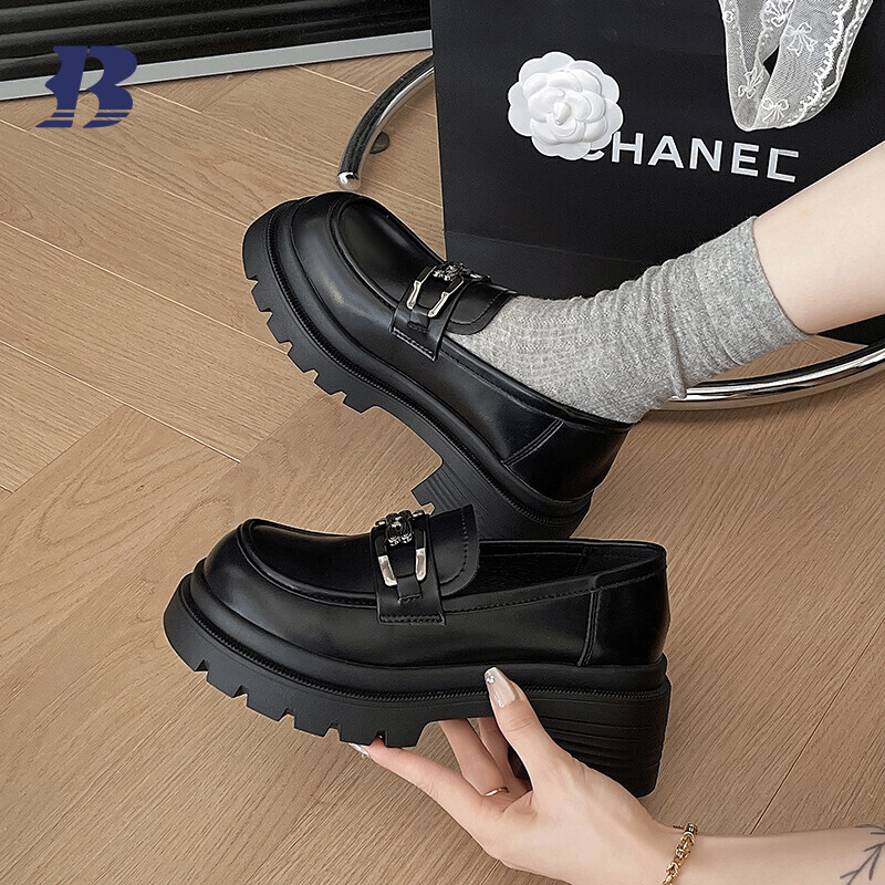 Loafers for women can be customized