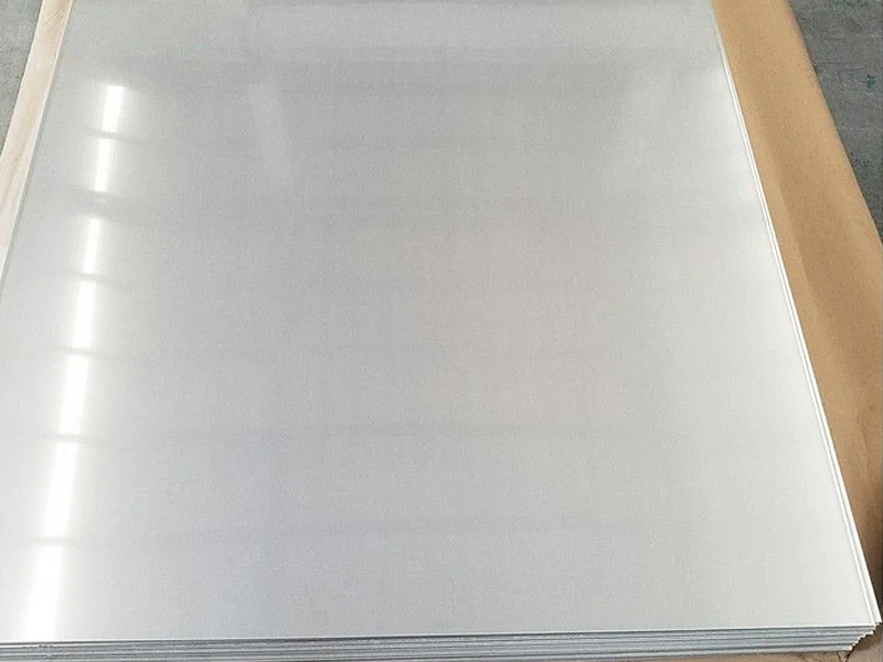 The difference between carbon steel and stainless steel