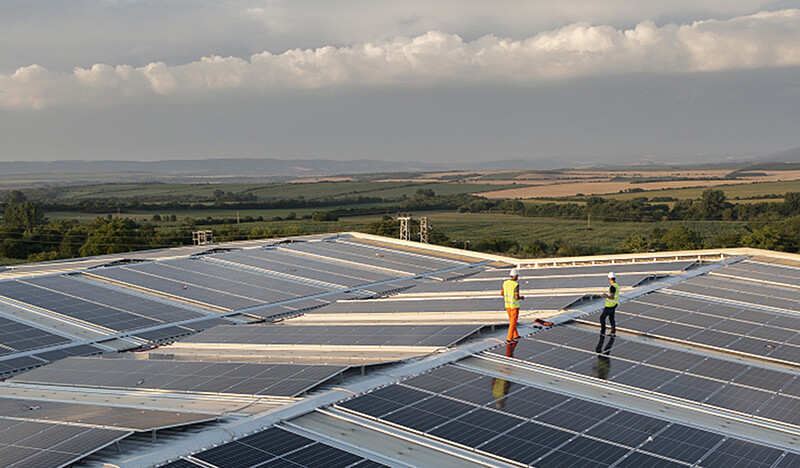 What is the principle of photovoltaic solar panels?