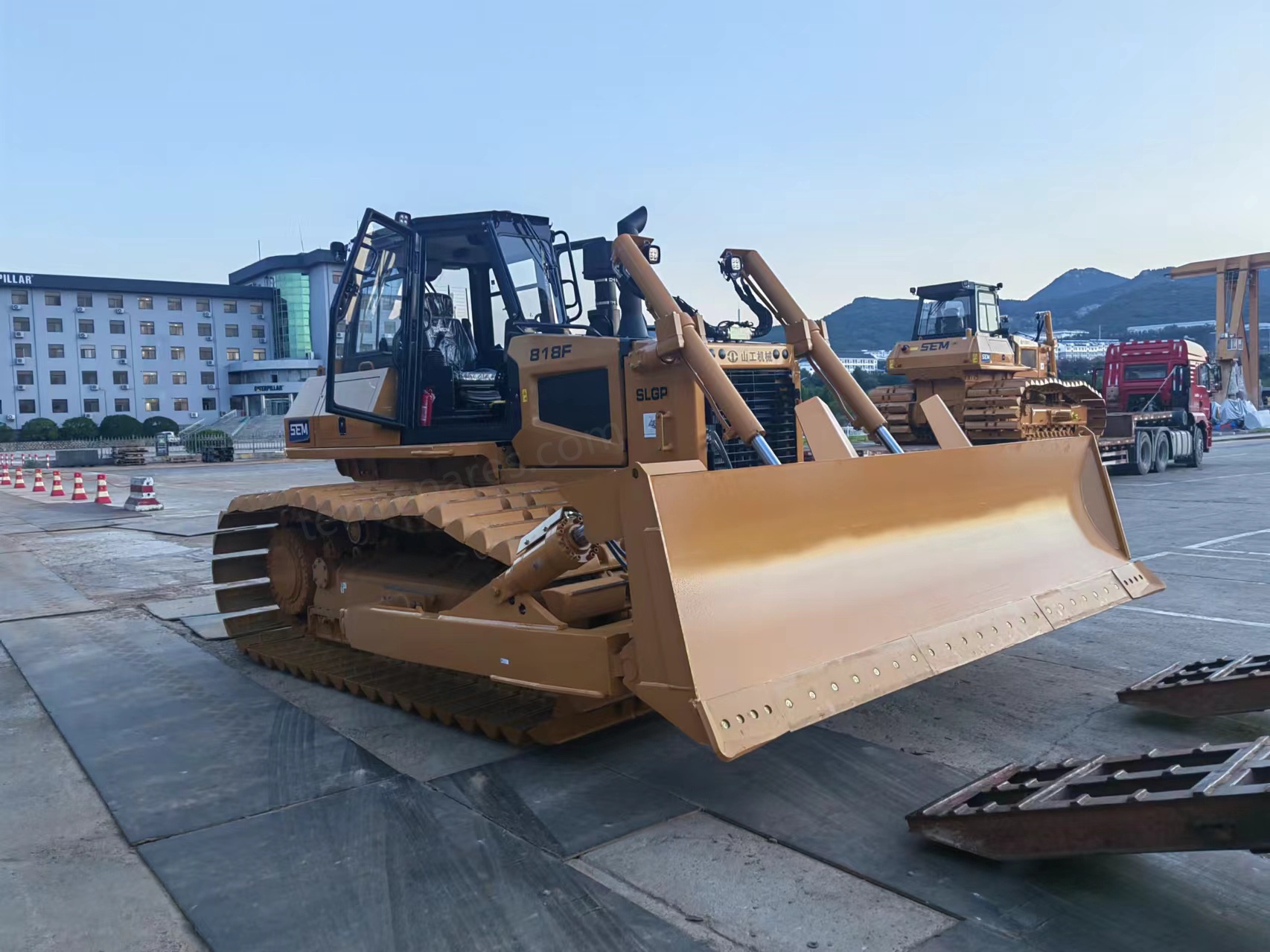 SEM 818F 18 Ton Heavy Duty Bulldozer