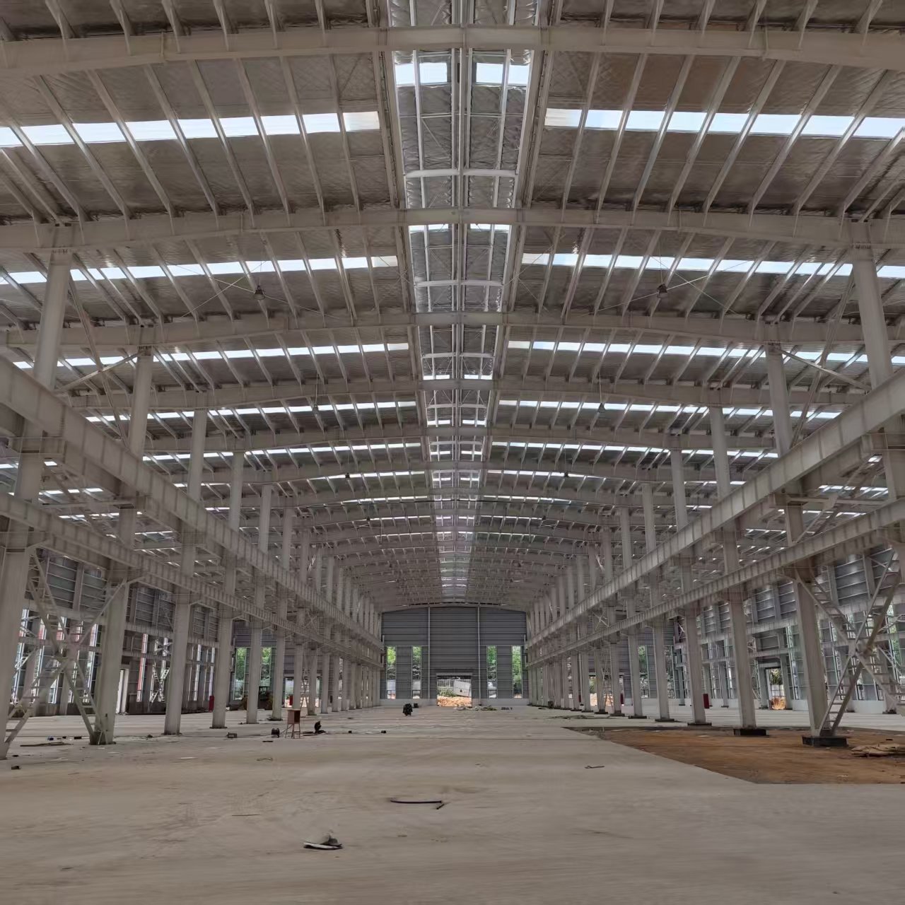 Standardized industrial plant buildings