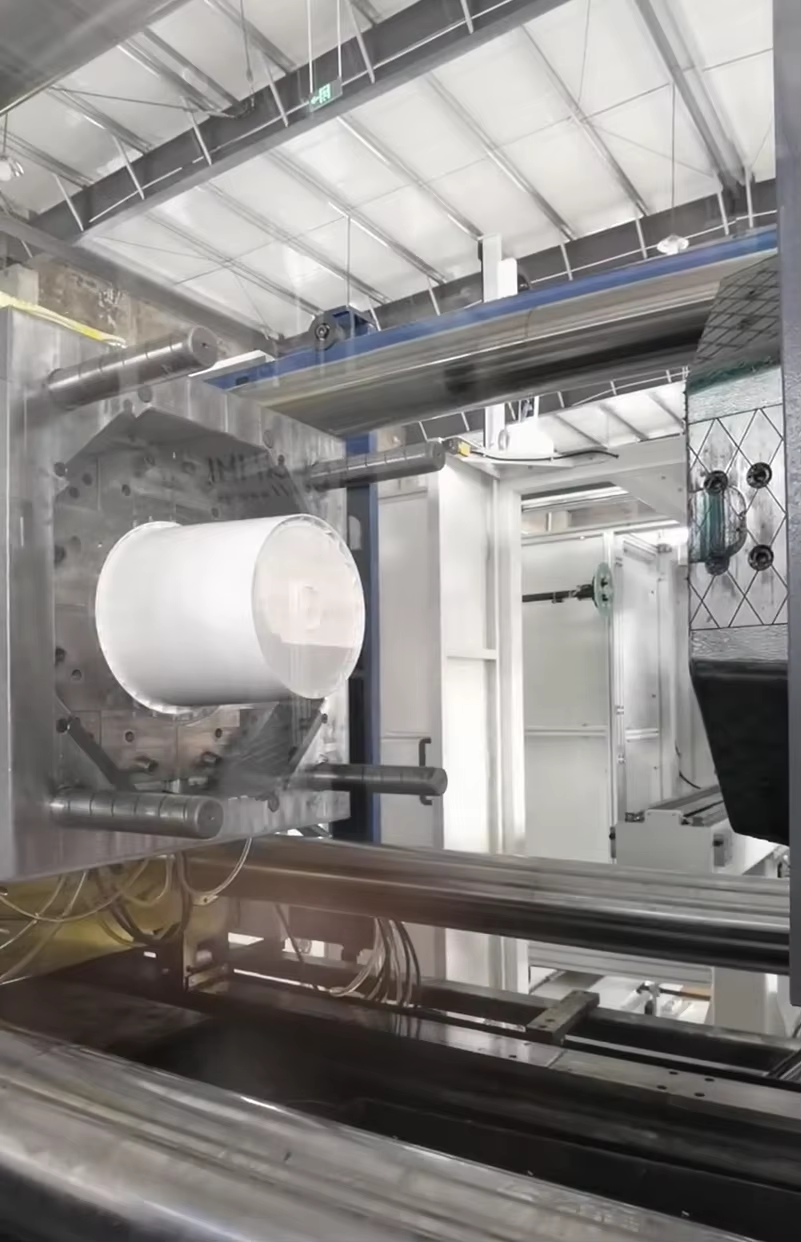 ZHENHUA 1000T Producing 2-cavity Paint Kettle Containers Oil Bucket 20L 25L Bucket Special Injection Molding Machine