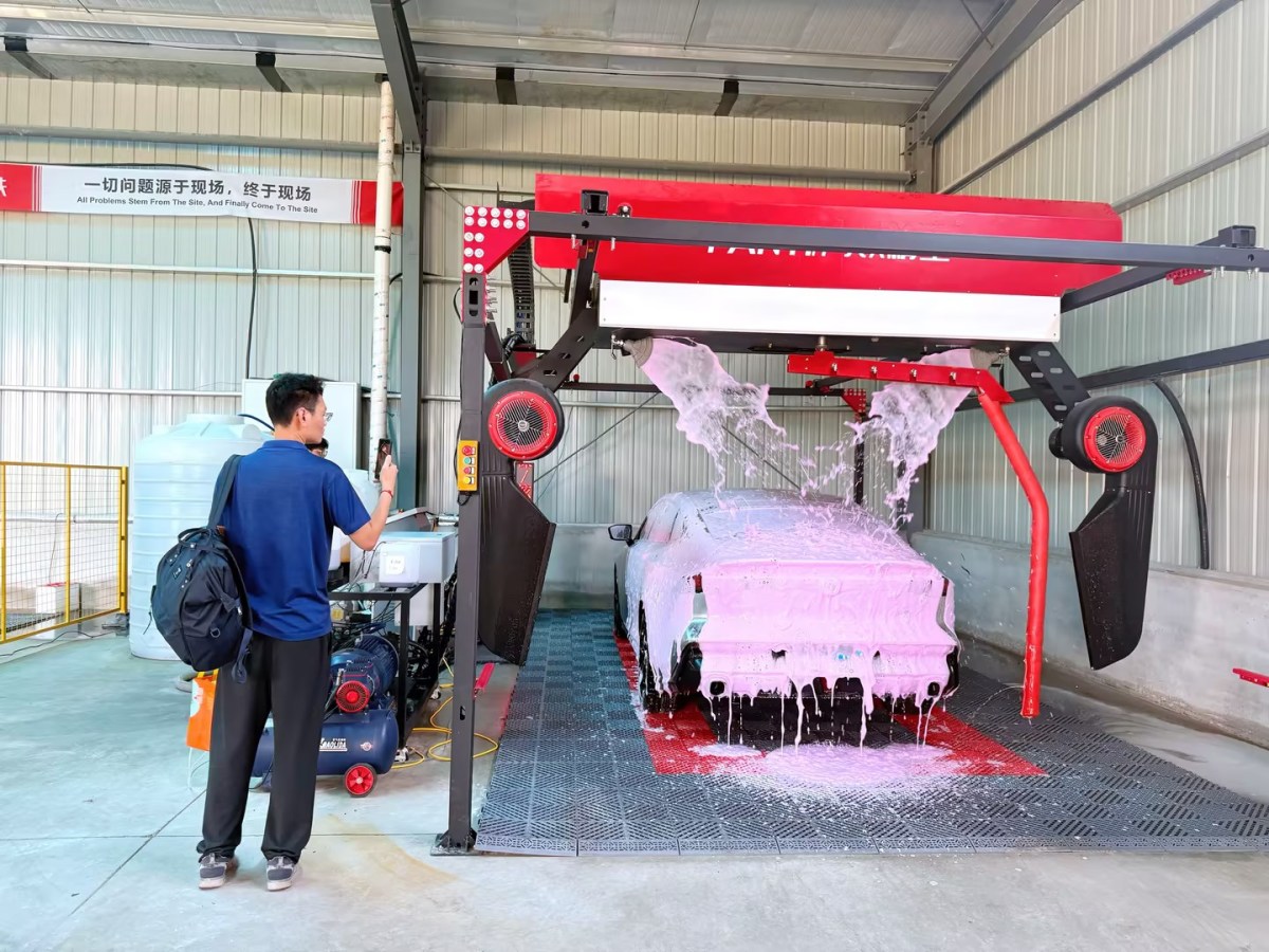 d9473156-9cd8-41cb-a89c-e875d7114762 Docking with Southeast Asia | Malaysian customers visit factory to inspect equipment