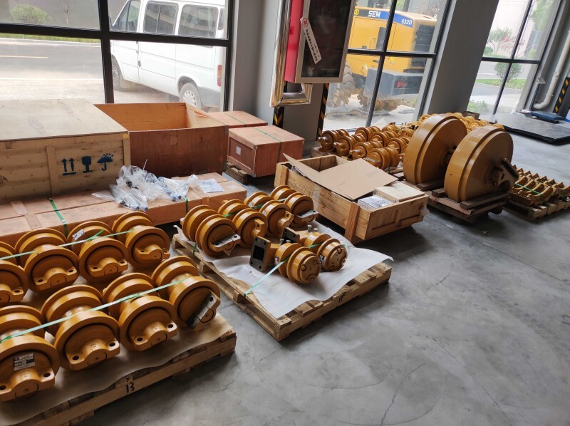 Shantui spare part warehouse (3).jpg