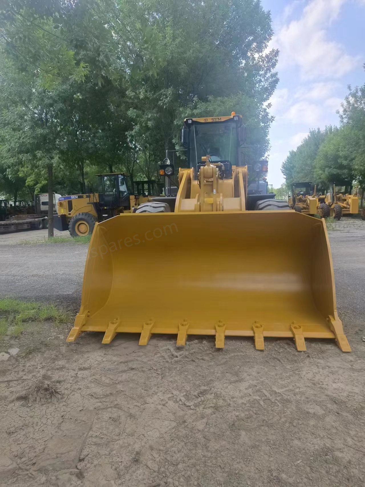 Machines chargeuses sur pneus SEM  SEM 660D chargeuse sur pneus 6 tonnes