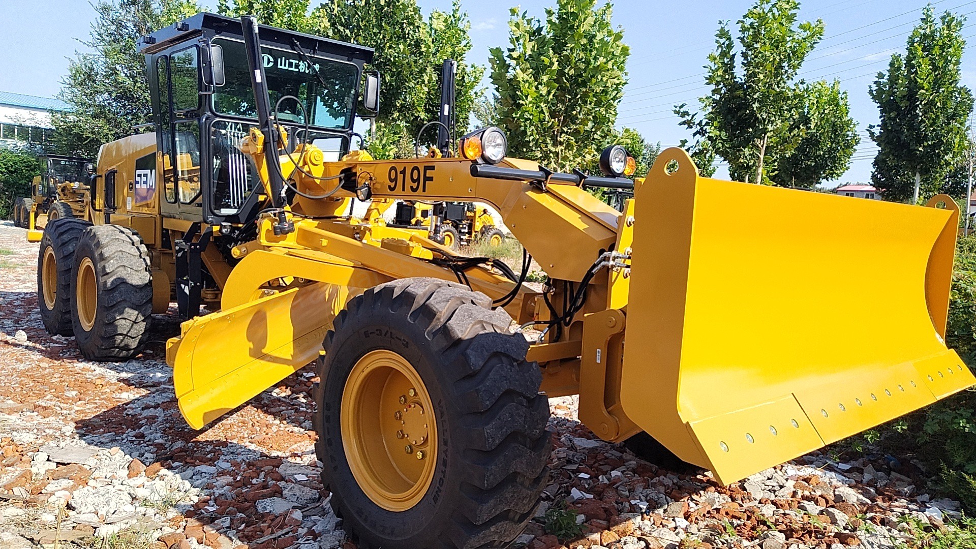 Niveleuse SEM 919 AWD