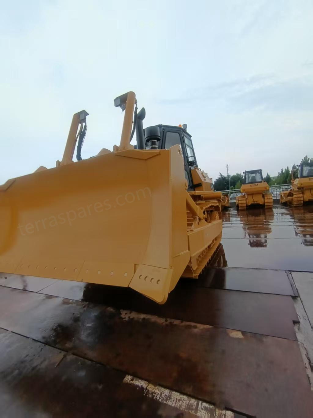 Bulldozer SEM 818F 18 tonnes pour travaux intensifs