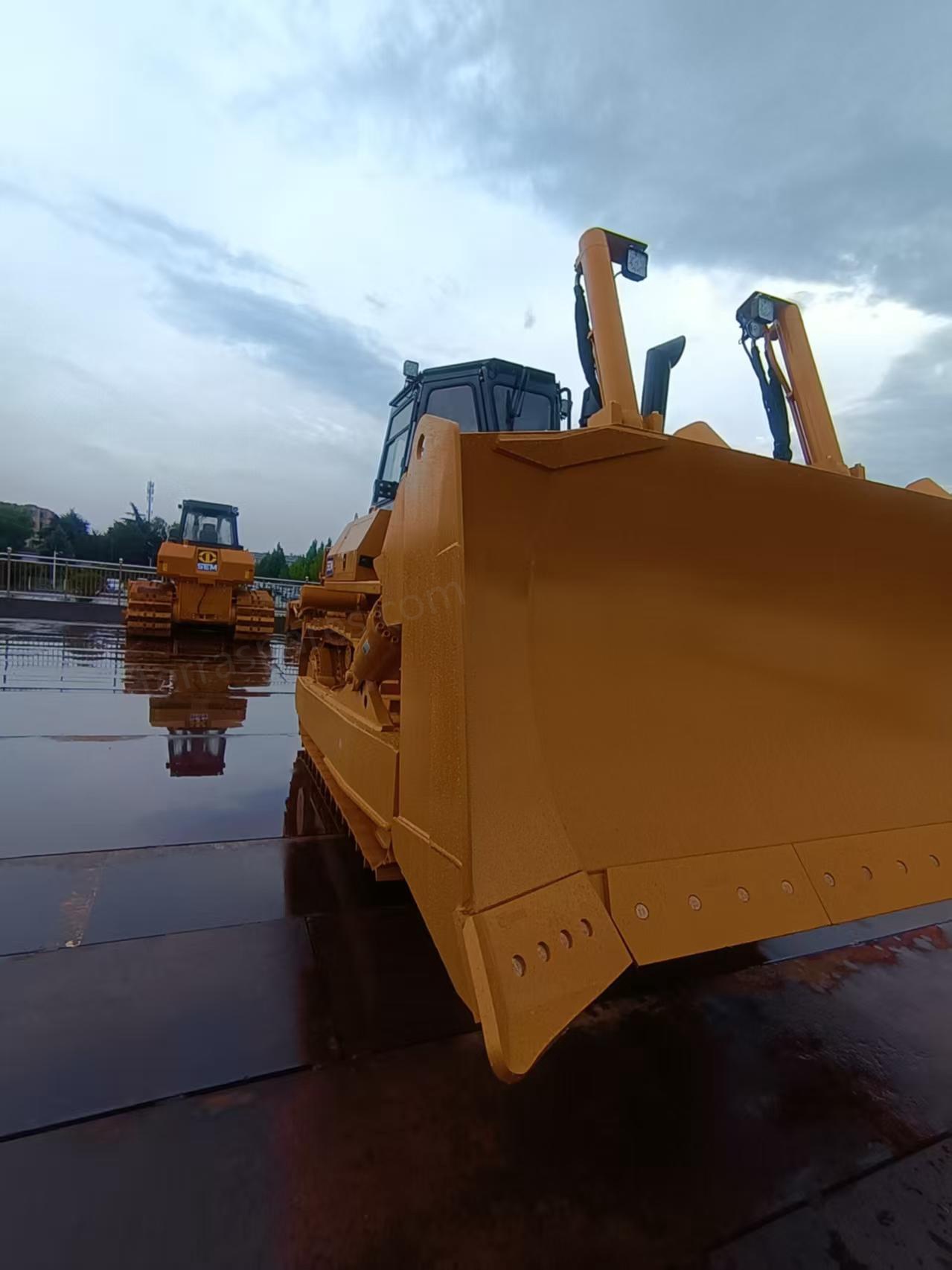 Bulldozer SEM 818F 18 tonnes pour travaux intensifs
