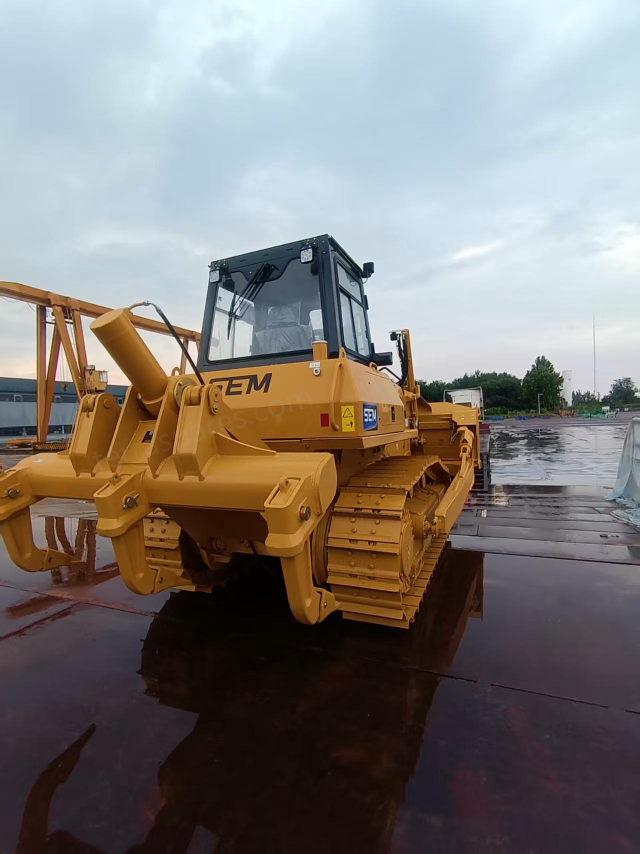 Bulldozer SEM 818F 18 tonnes pour travaux intensifs