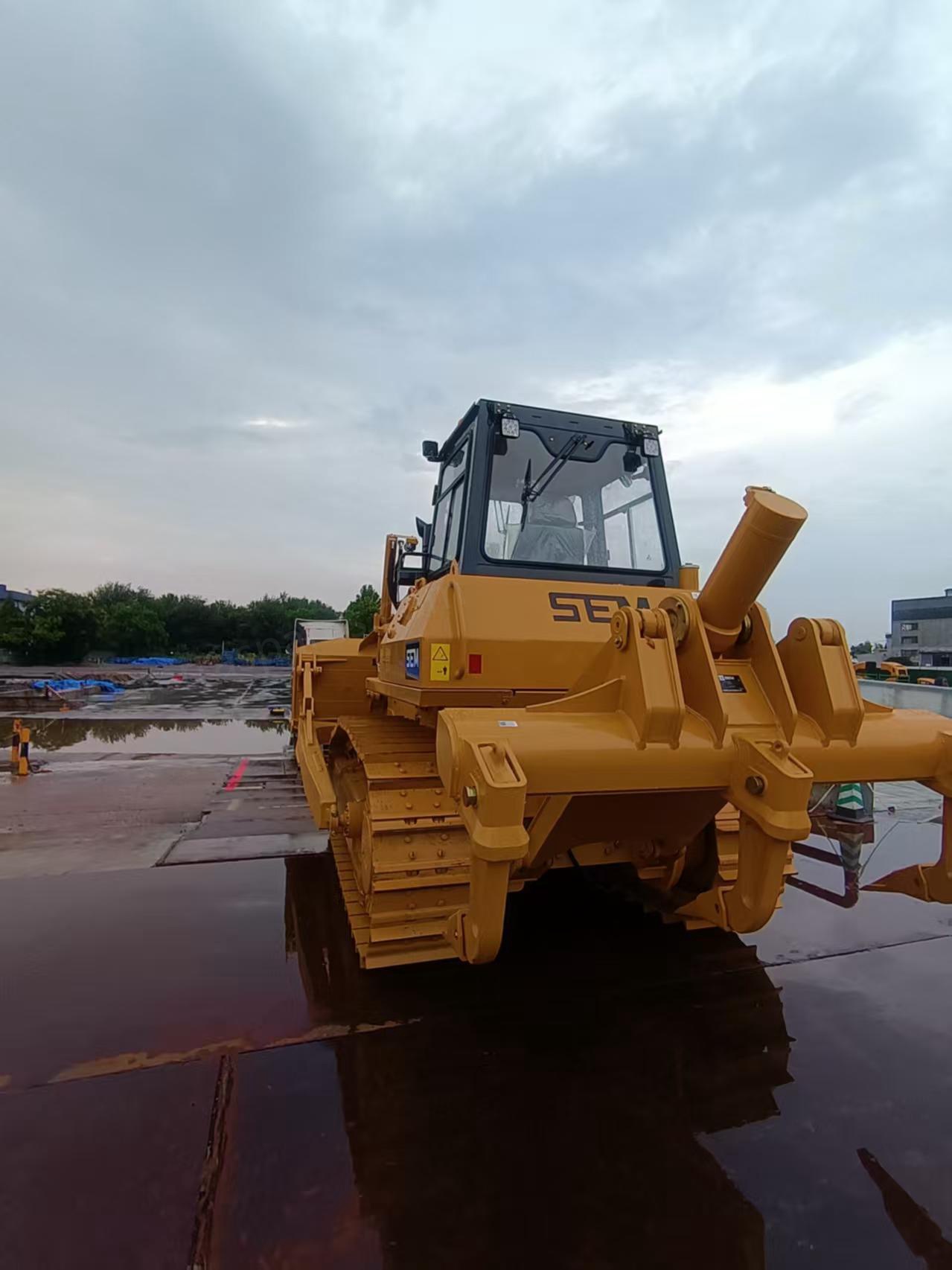 Bulldozer SEM 818F 18 tonnes pour travaux intensifs