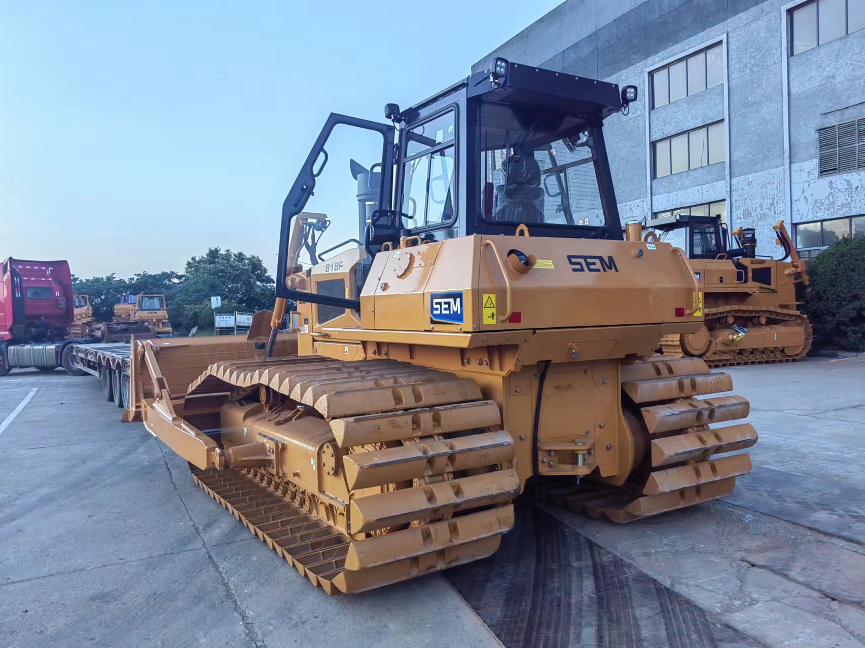 Bulldozer SEM 818F 18 tonnes pour travaux intensifs