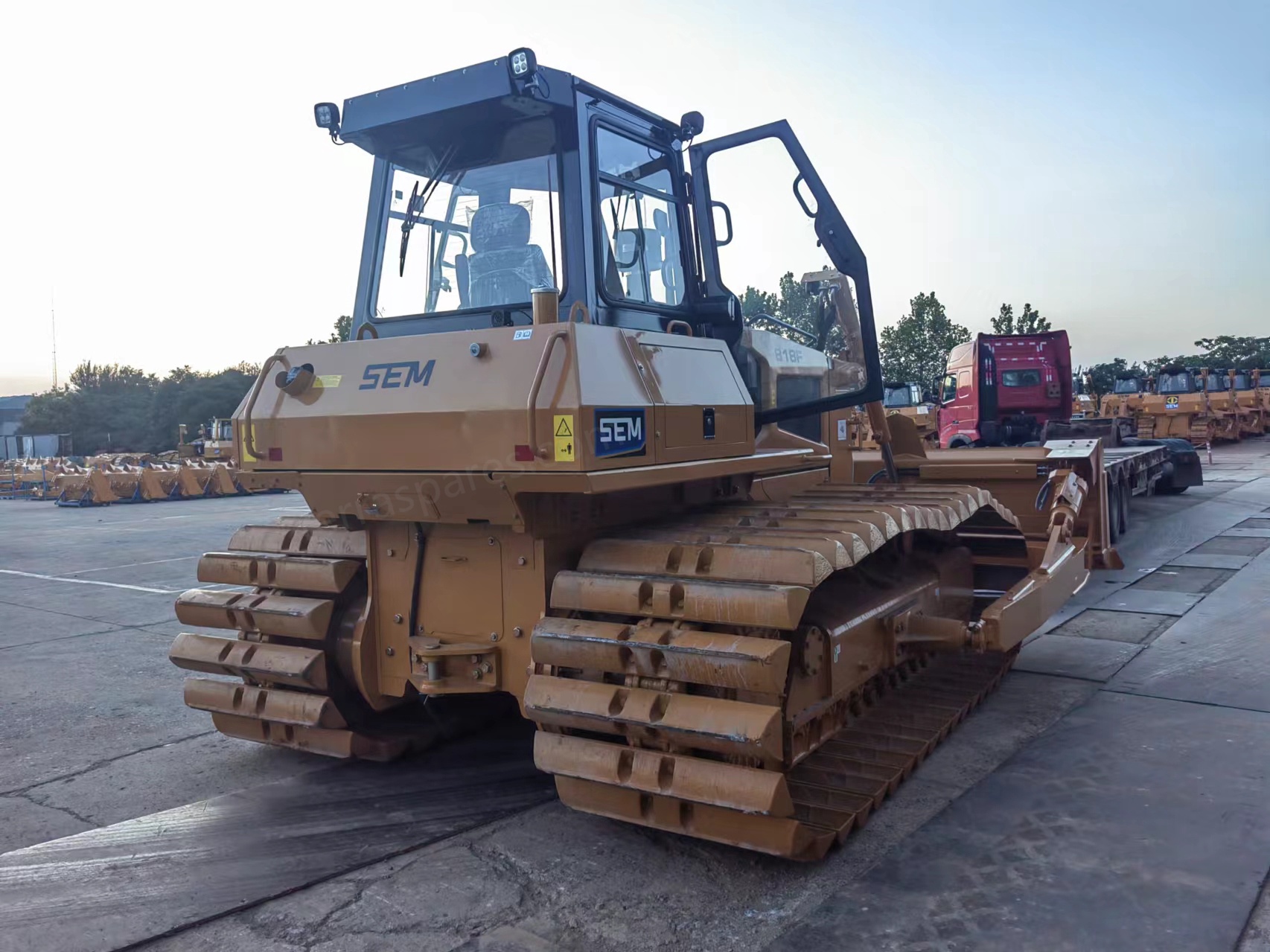 Bulldozer SEM 818F 18 tonnes pour travaux intensifs